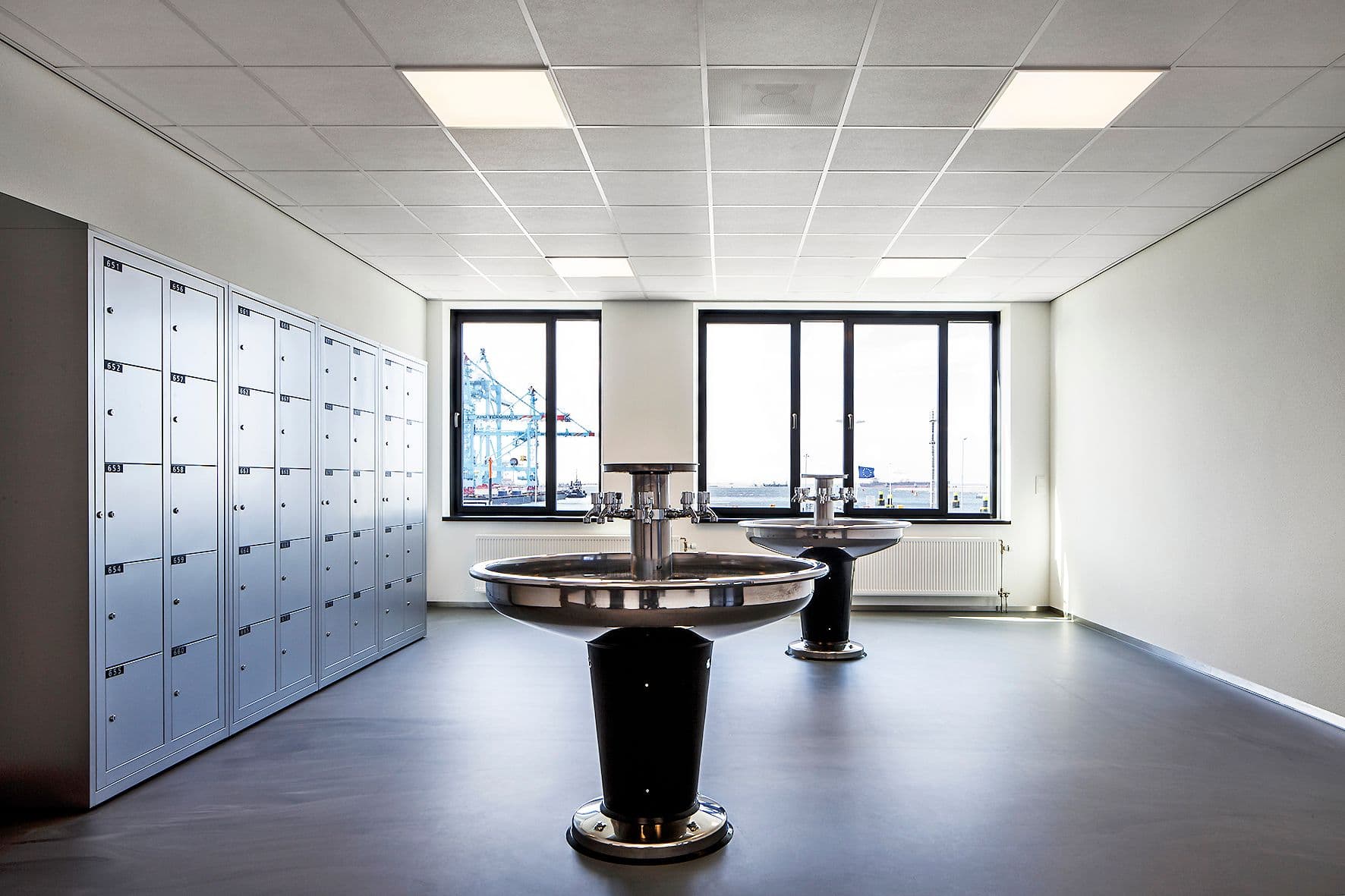 Employees lockers, APM terminal office building, Rotterdam, 2014. Foto: Nelleke de Vries.  