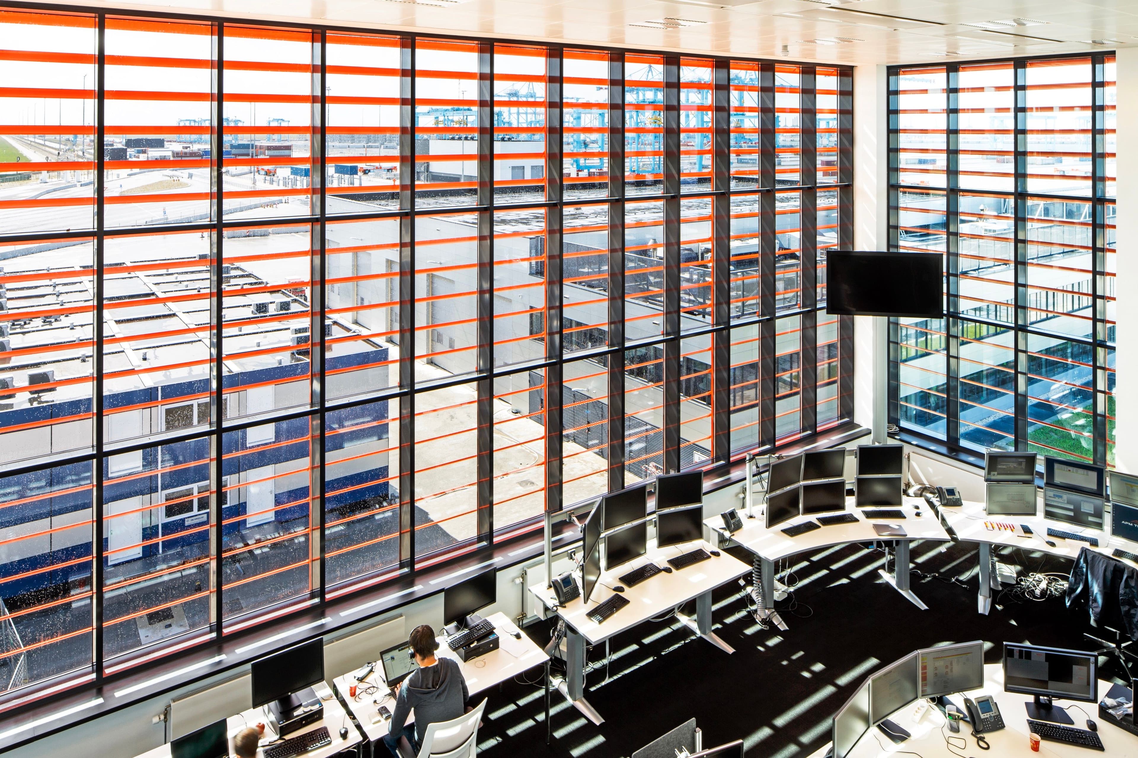 Remote control room, APM office terminal building Rotterdam. Foto: Nelleke de Vries 