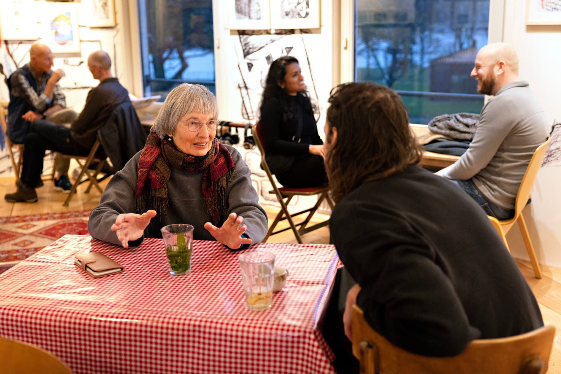 Gesprekken in Verhalenhuis Belvédère. Beeld met dank aan Verhalenhuis Belvédère