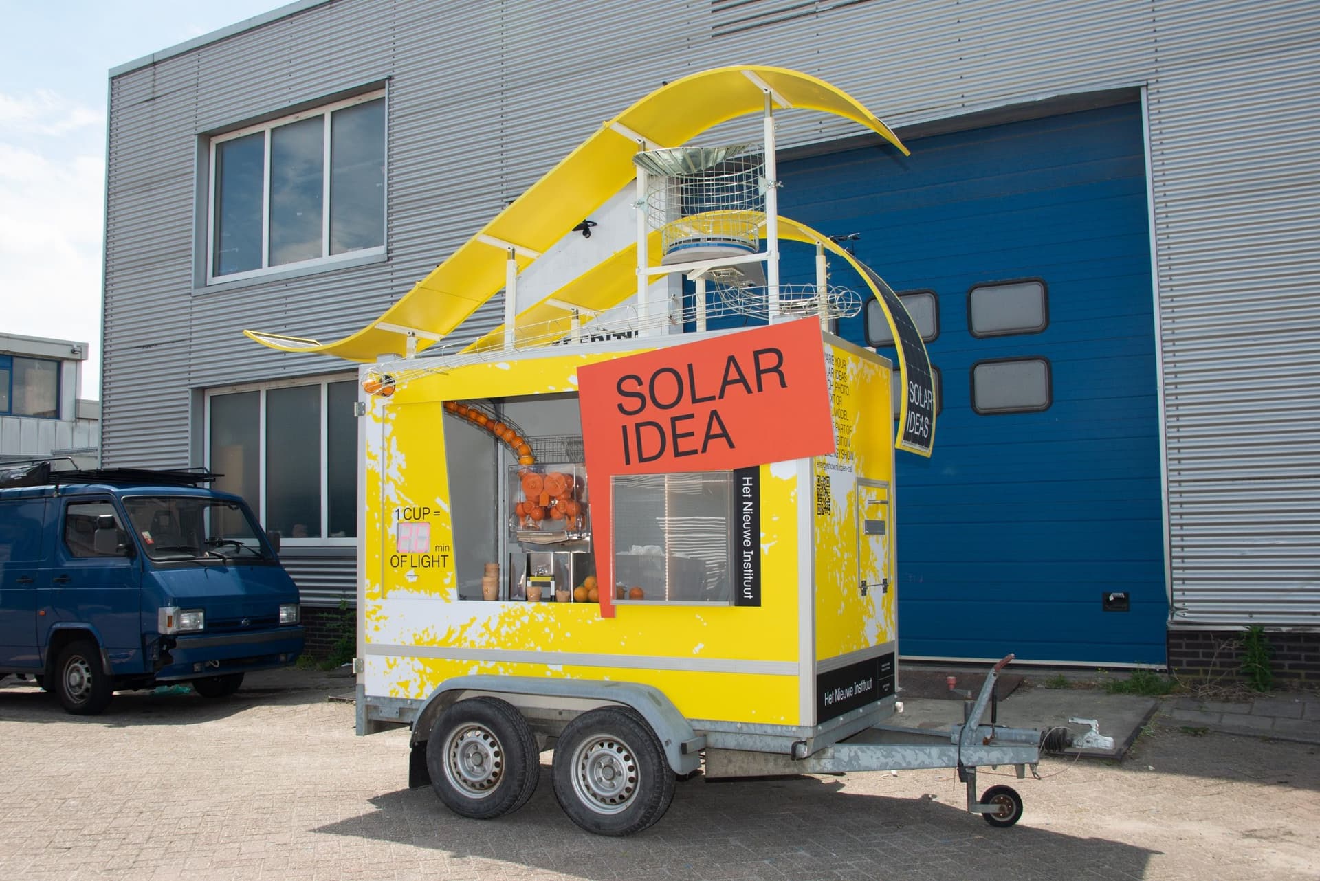 The Solar Energy Kiosk. Een op zonne-energie werkende installatie, ontwikkeld door ontwerpstudio Cream on Chrome. Foto Isa de Jong.
