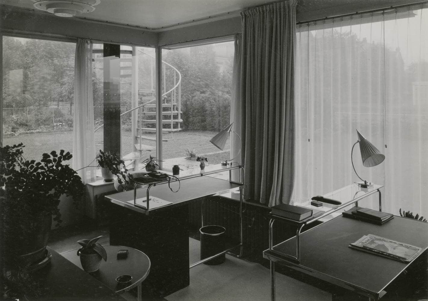 De studio. Foto Piet Zwart, 1933. Collectie Nieuwe Instituut. @ Piet Zwart / Nederlands Fotomuseum 