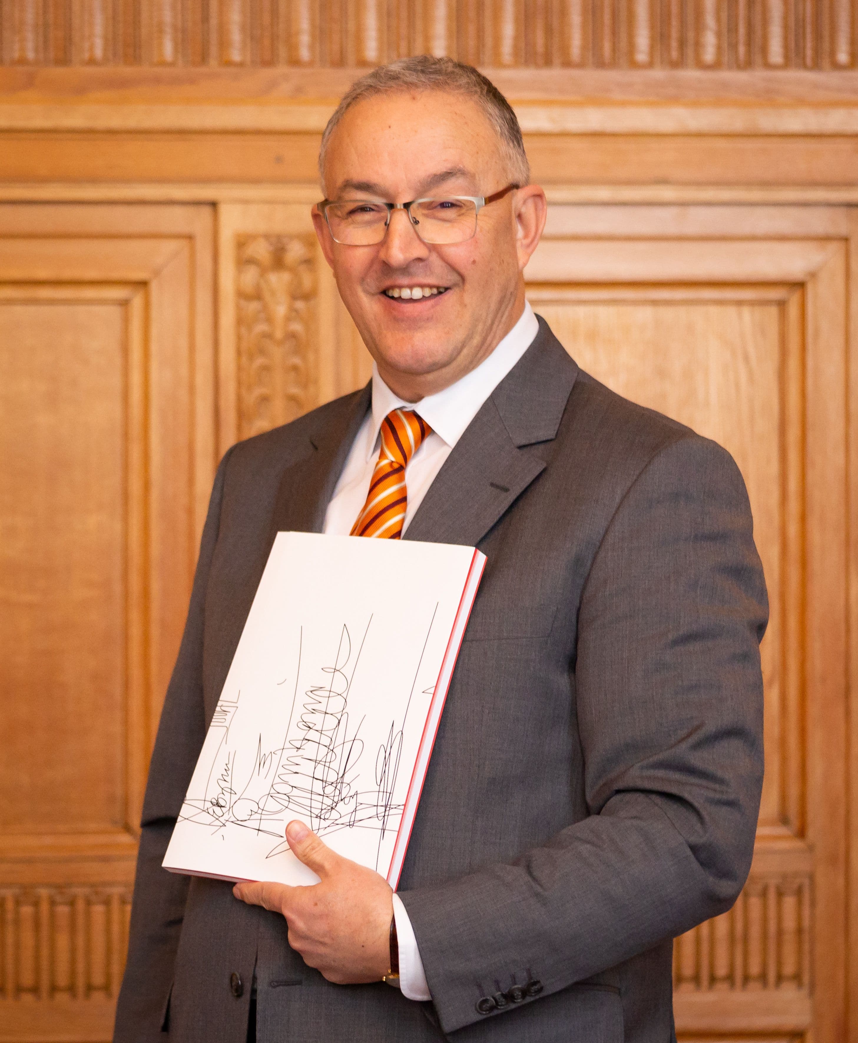 Burgemeester Ahmed Aboutaleb tijdens de presentatie van de publicatie 'Letters to the Mayor' in het Stadhuis in Rotterdam, 2019. Foto Fred Ernst. 