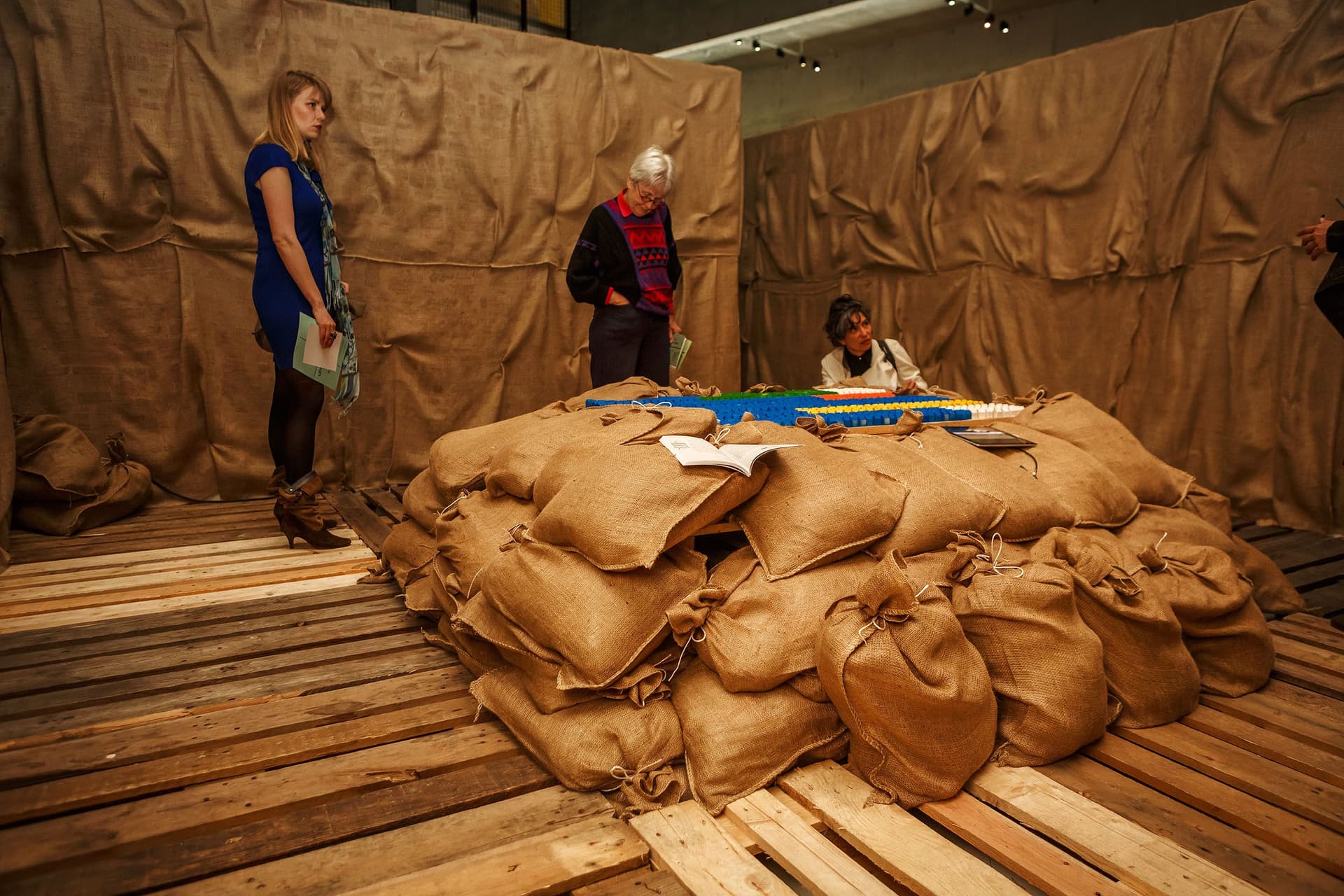  Installatie door Malkit Shoshan, het Nieuwe Instituut. Rotterdam. Foto Matthijs Immink, 2014 