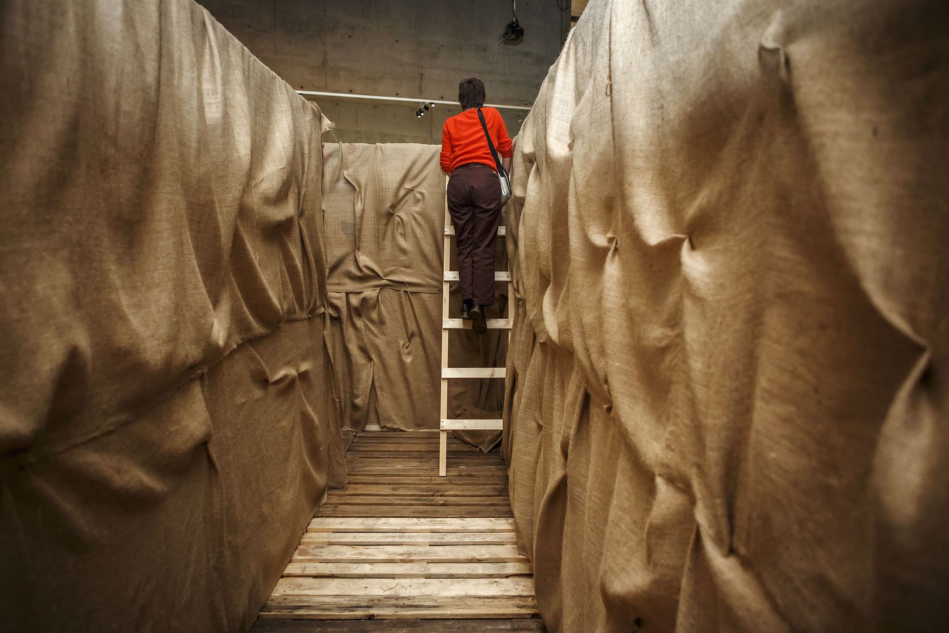  Installatie door Malkit Shoshan, het Nieuwe Instituut. Rotterdam. Foto Matthijs Immink, 2014 