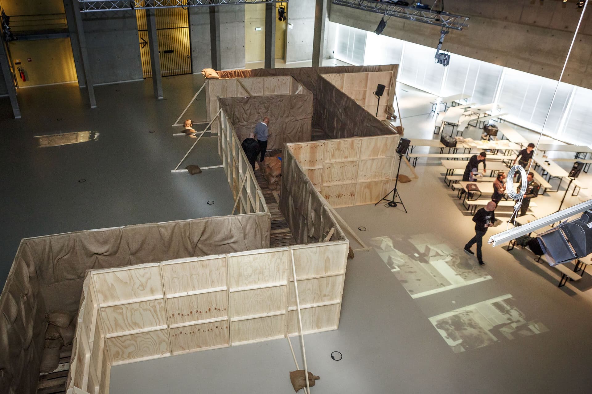 Installatie door Malkit Shoshan, Het Nieuwe Instituut, Rotterdam. Foto Matthijs Immink. 