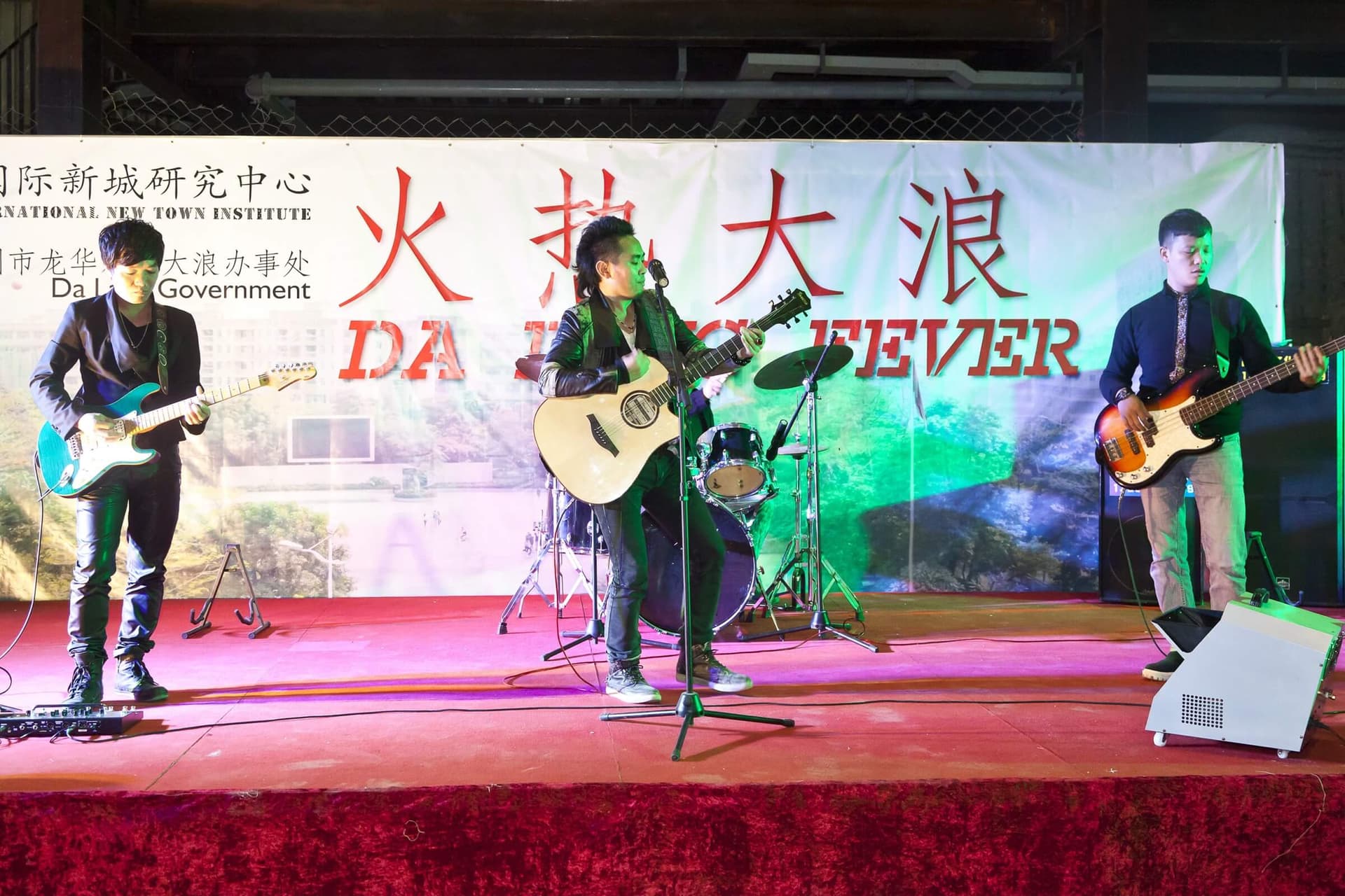 Music performance by migrant workers from Dalang at the Dalang Fever event in The Value Factory on 14 December 2013. Photo: UABB.  