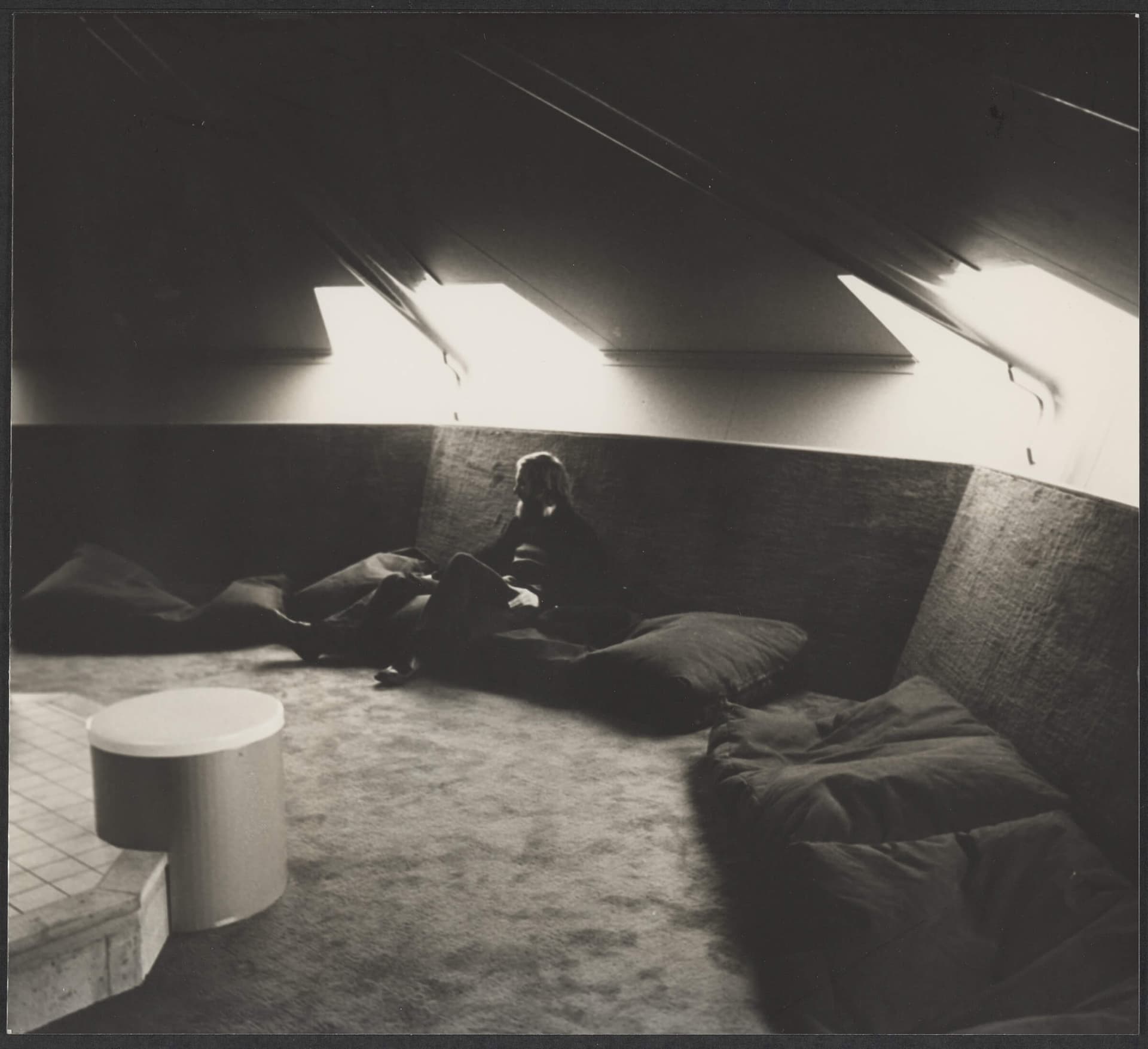 Paul Haffmans. Conversation pit in youth center Sub-Centrum Ganzenhoef, Bijlmermeer Amsterdam, c. 1977. Commissioned by Stichting Ontwikkeling Subcentra Bijlmermeer. Collection Het Nieuwe Instituut, HAFF ph73 