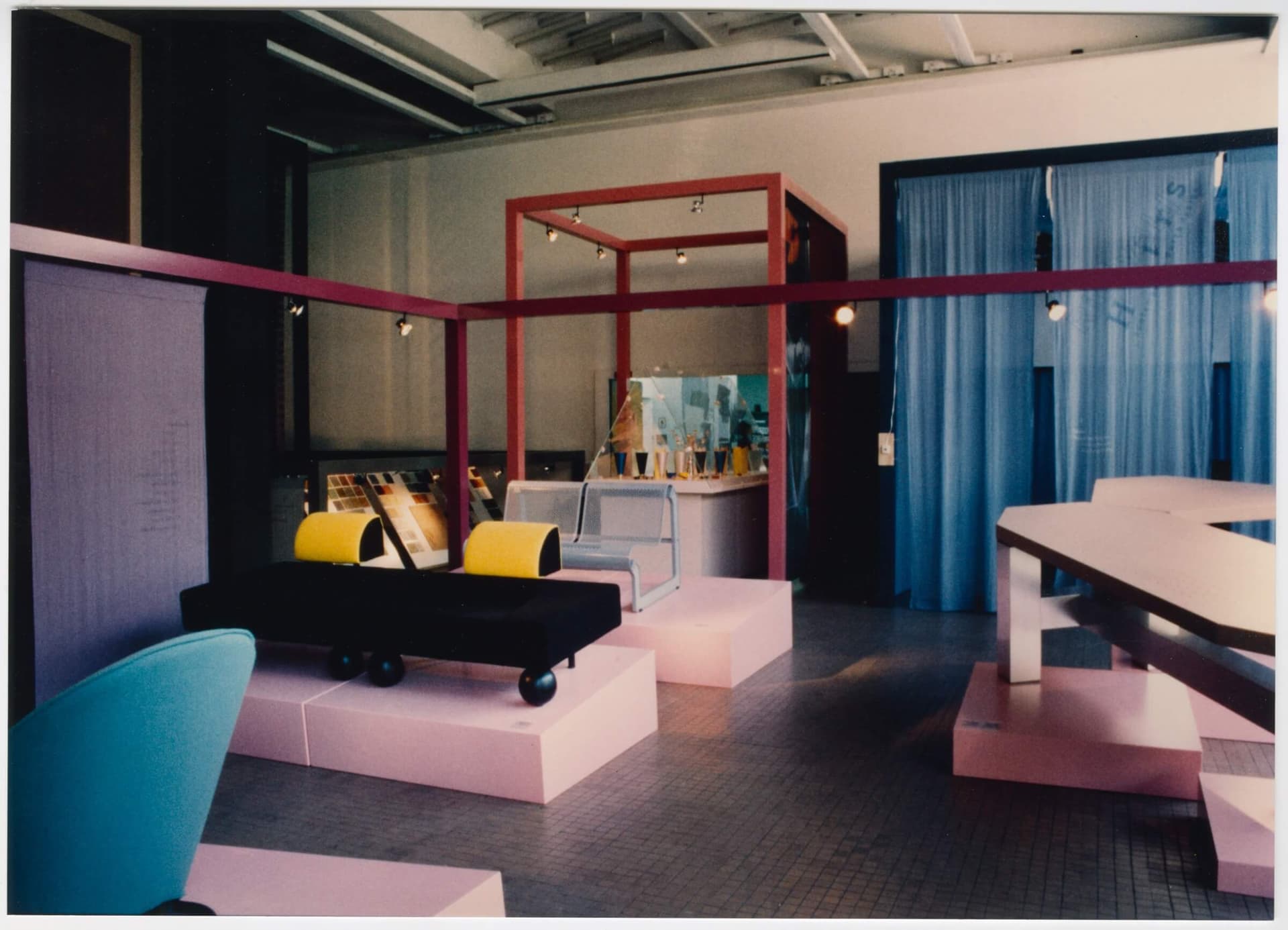 Nel Verschuuren. Tentoonstellingsontwerp Rietveld Heirs [Contemporary Dutch Design], z.j. [ca. 1989]. Collectie Het Nieuwe Instituut, NVER 12.  