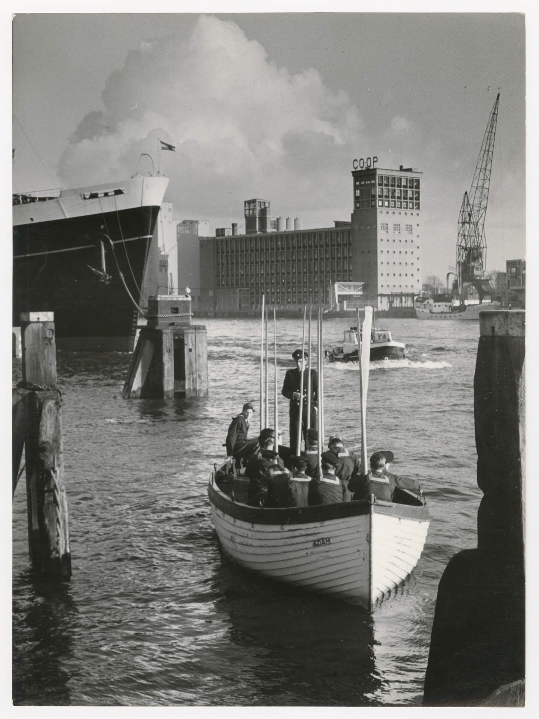 J. Vegter, i.s.m. constructeur A. Arohnson, graansilo van de Coöp Meelfabriek aan de Rijnhaven van Rotterdam, 1948-1952. Archief: J.J.M. Vegter, dossier Coöp Meelfabriek