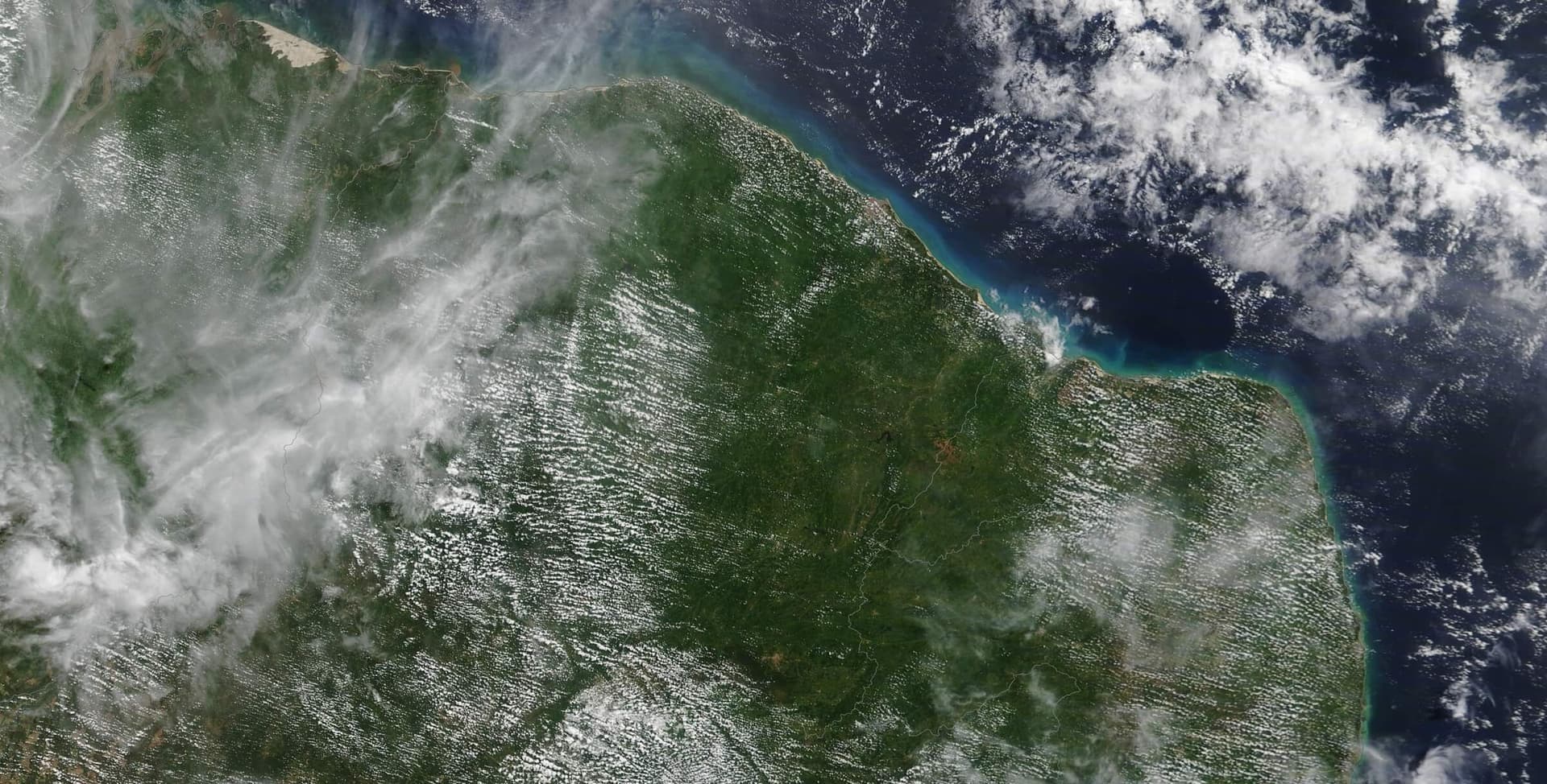 Satellite image, may 7. NASA Worldview. Photo credit: O grupo inteiro. 