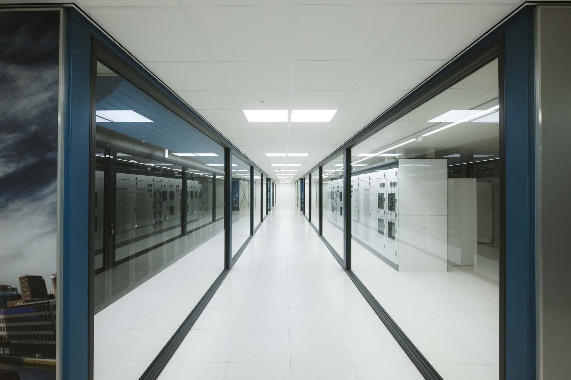 Data Centre SmartDC, Rotterdam, 3500 sqm. Photo by Johannes Schwartz. 