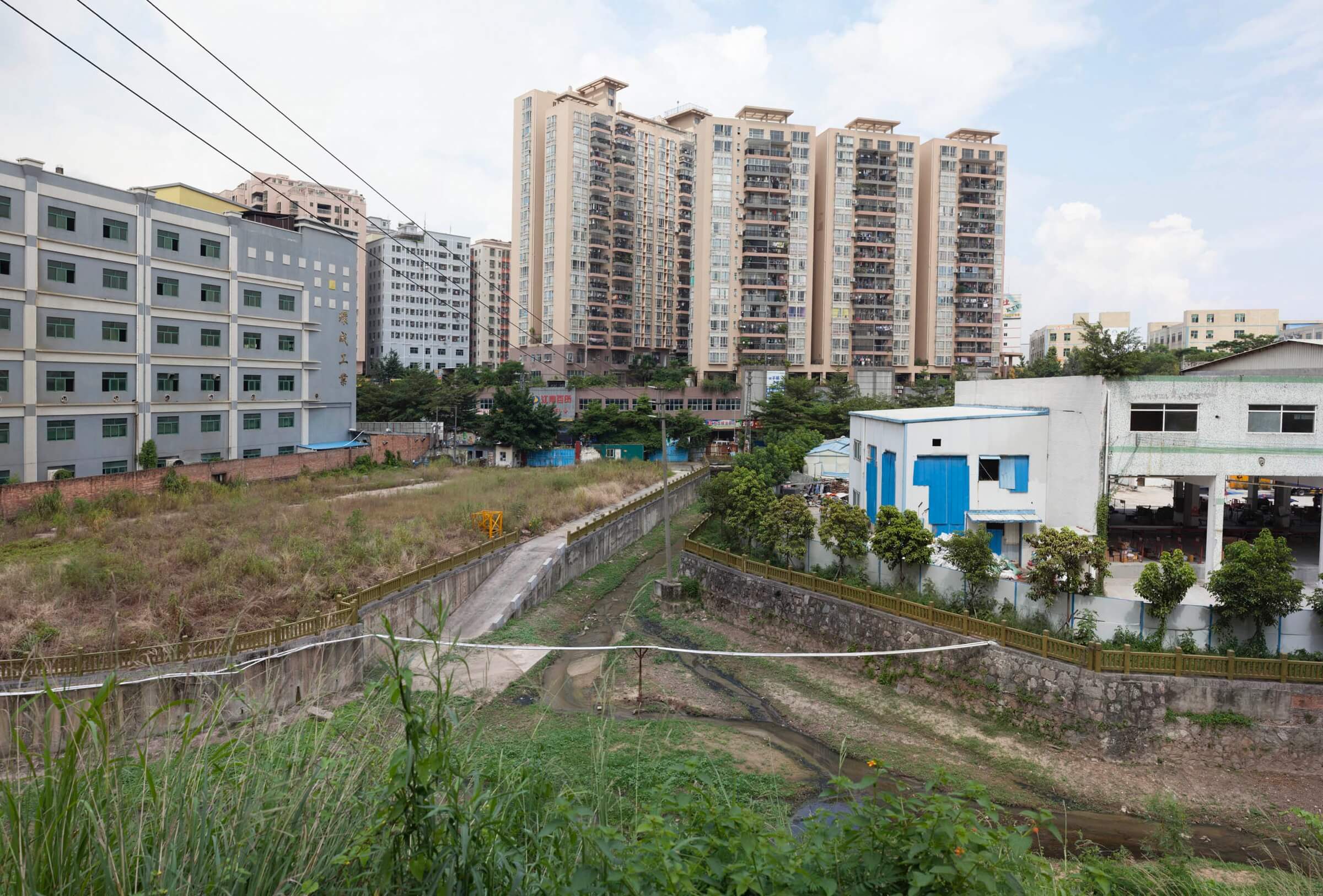 Grens tussen Shi’Ao en Xialingpai gezien vanuit Xinweixincan Dalang. Foto Lard Buurman.