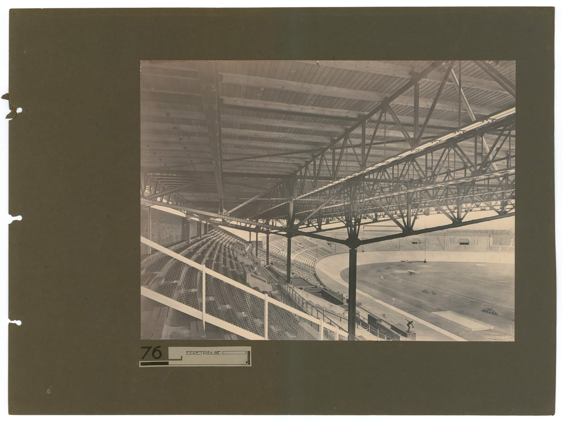 'Eeretribune'. Jan Wils. Olympische Stadion Amsterdam, 1928. Foto Technisch Fotobureau Gouda. Collectie Het Nieuwe Instituut, WILS ph204 