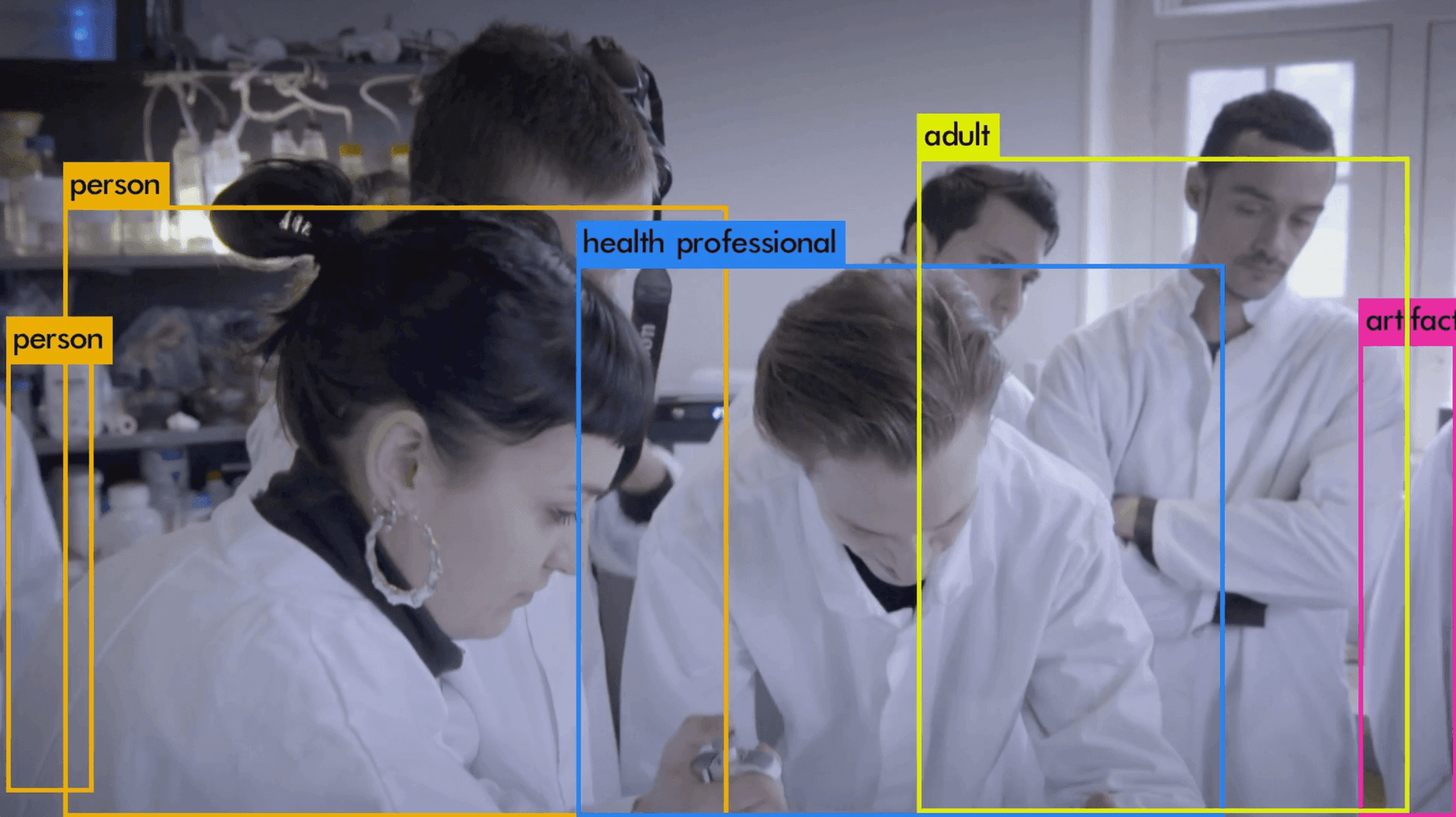 Figure 3. The Imagenet9000 model recognises that the image concerns adults and healthcare workers. Image: Tegenlicht 2018. 