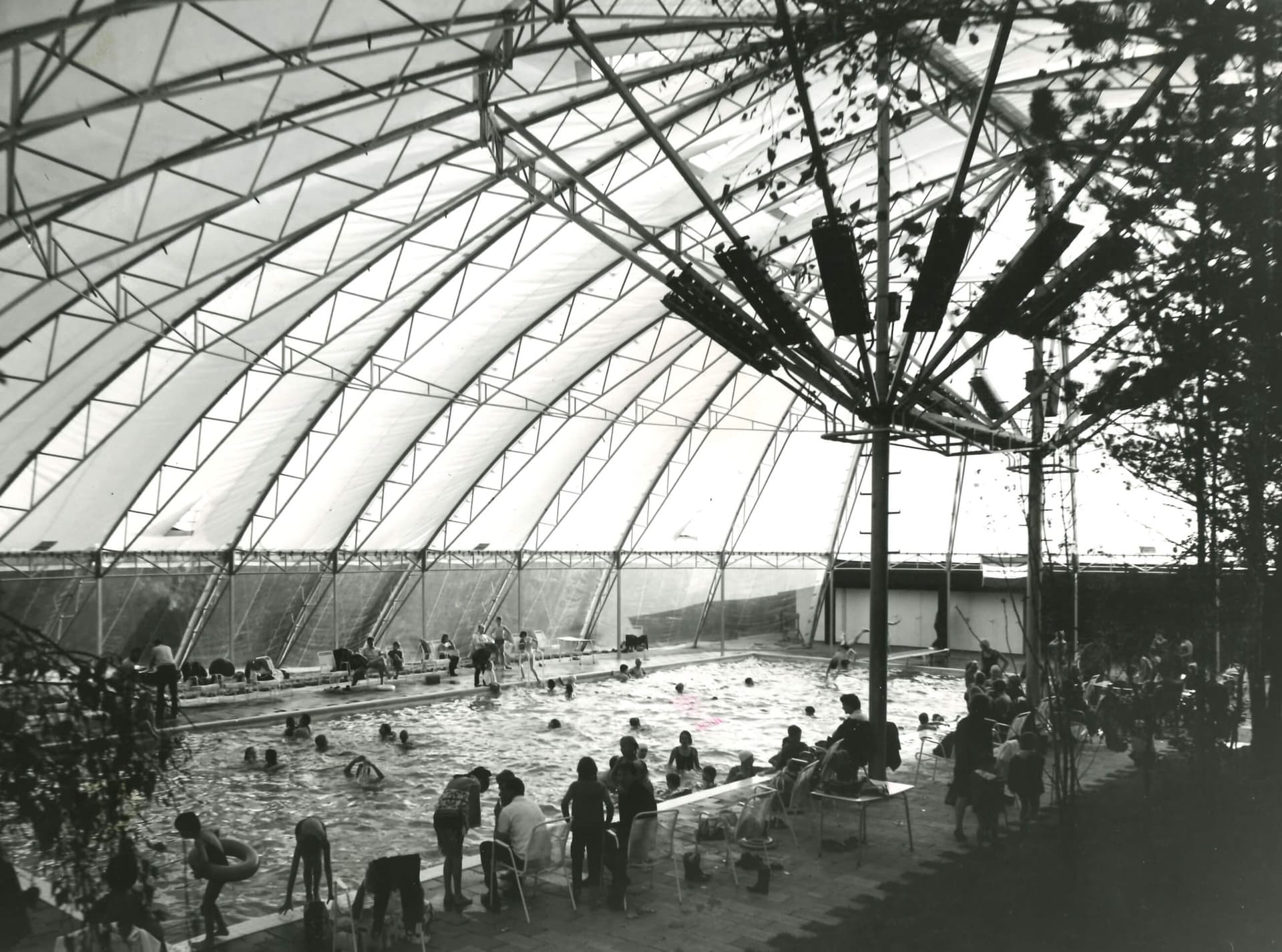 Jan Vrijhof, Lommerbergen, a five star bungalow park in Zuid Limburg. Picture commissioned by Sporthuis Centrum, 1968. Collection Broekbakema. 