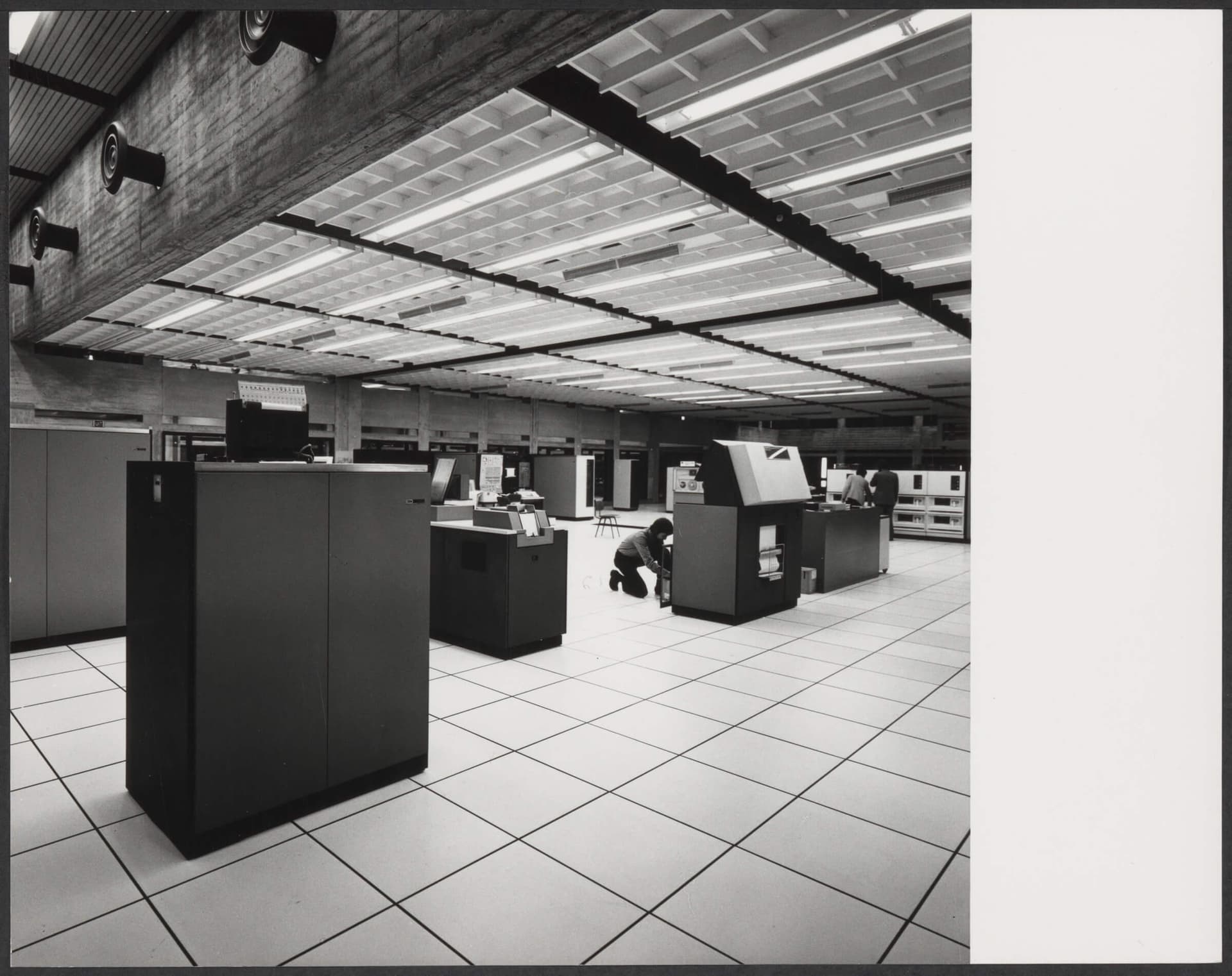 L.J. Heijdenrijk, J. Hermes, L.J. van der Stap en J. Mol, Faculteit toegepaste wiskunde en computercentrum voor de TH Twente in Drienerlo, Enschede, 1969-1974. Foto Cas Oorthuys / Nederlands Fotomuseum, Rotterdam.  