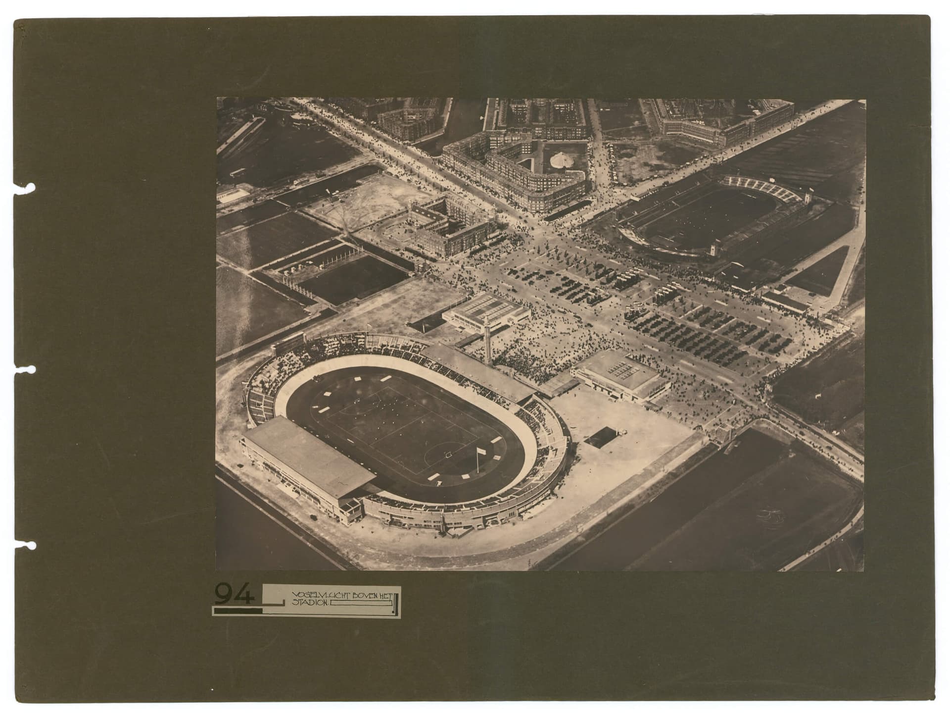 'Vogelvlucht boven het stadion'. Jan Wils. Olympische Stadion Amsterdam, 1928. Foto Technisch Fotobureau Gouda. Collectie Het Nieuwe Instituut, WILS ph222 