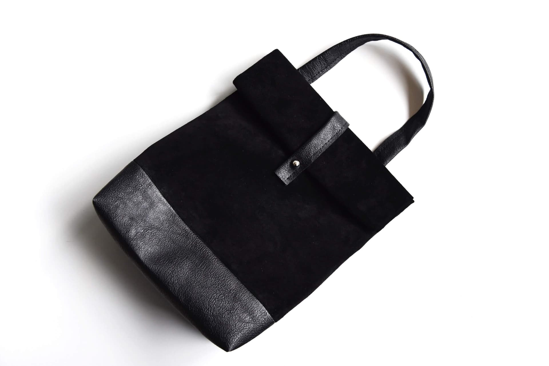 Result of the workshop Little Leather Bag. Photo: Charlotte Kan, Het Nieuwe Instituut 