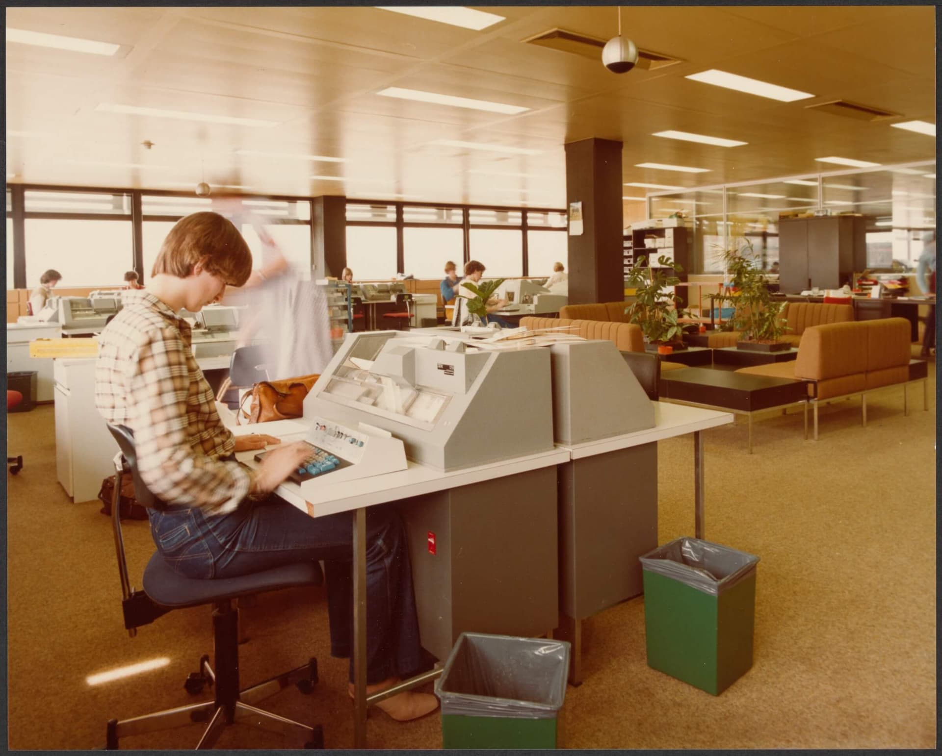 R. D. Bleeker, Bankgirocentrale Rekencentrum Algemene Bank Nederland in Leusden, 1975. Collectie Het Nieuwe Instituut, BLEE ph784  