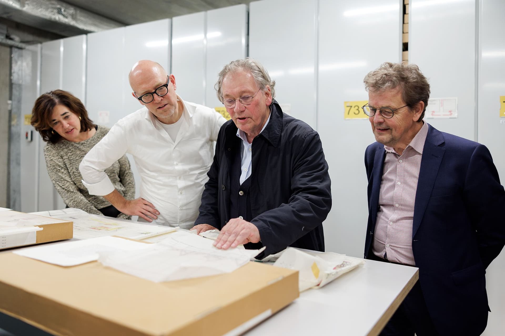 Jo Coenen tijdens de overdracht van zijn archief. Foto: Aad Hoogendoorn