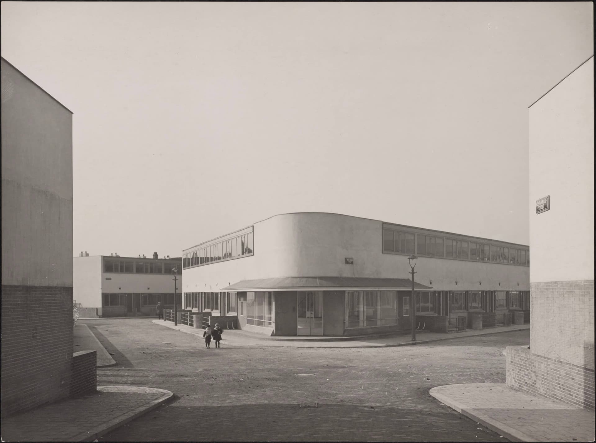 J.J.P. Oud. Arbeiderswoningen Kiefhoek, Groene Hilledijk, Rotterdam, 1925-1929. Collectie Het Nieuwe Instituut, OUDJ ph336 