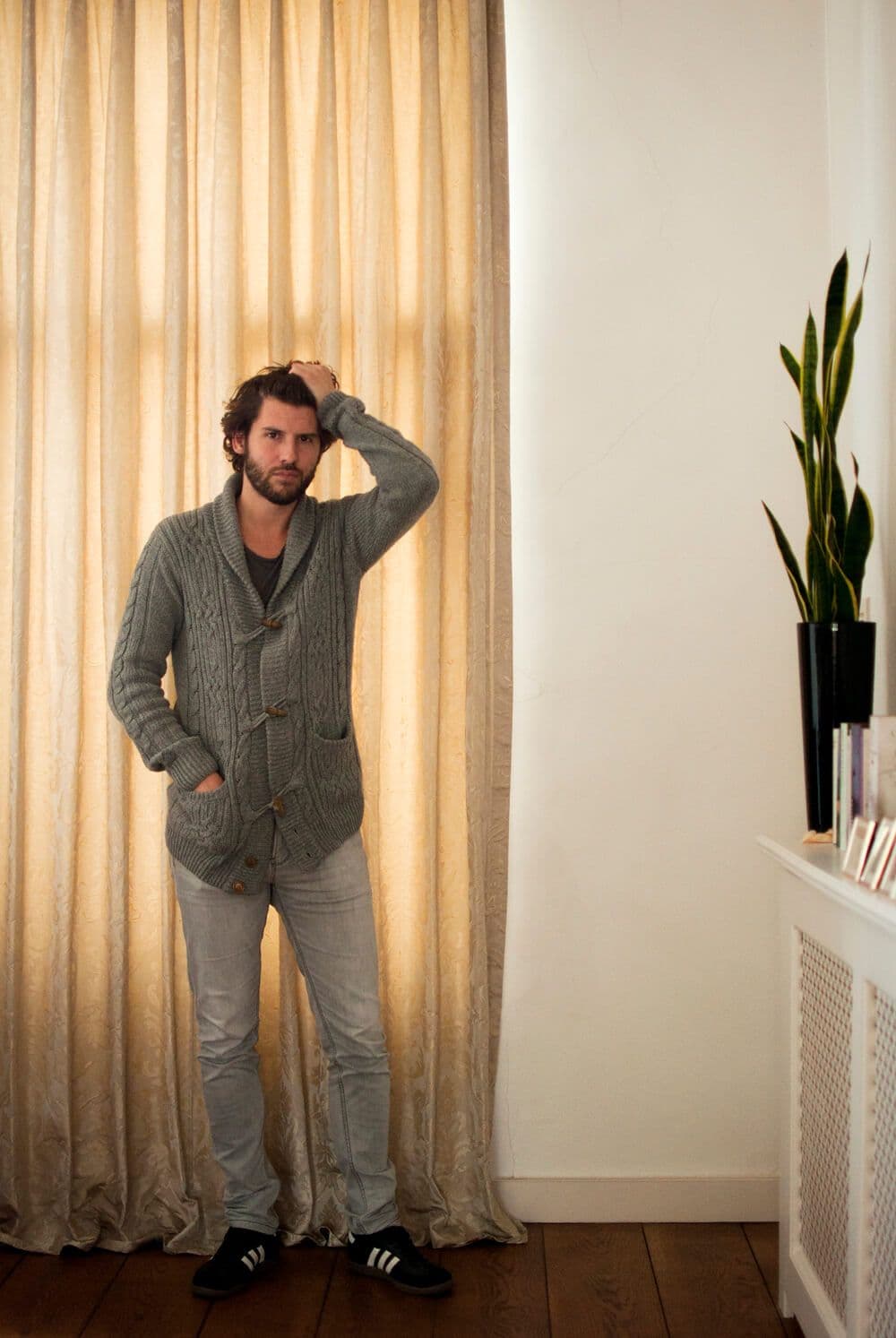 Esther Muñoz Grootveld. The Dotted Suit Project 