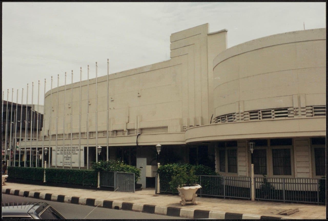 A.F. Aalbers, Verbouwing en uitbreiding van Sociëteit Concordia, gelegen aan de Bragaweg (Jl. Braga) te Bandung. 1940. Collection Nieuwe Instituut, archive AALB ph183-a