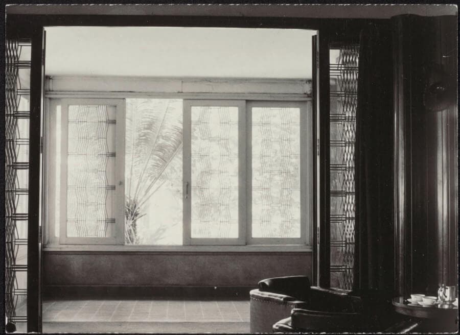 A.F. Aalbers, Hotel Savoy Homann located on the Groote Postweg (Jl. Asia Afrika 112) in Bandung. View from dining room to garden, 1937-1939. Collection Nieuwe Instituut, archive AALB ph75-a