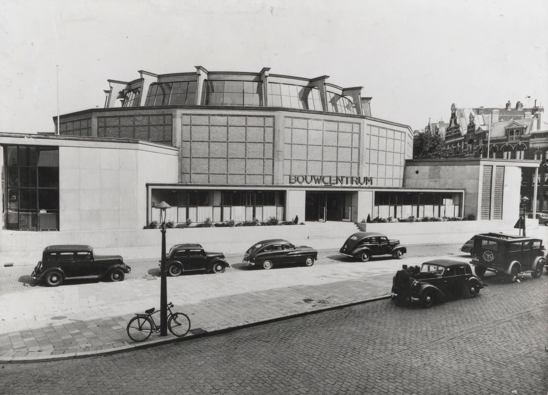 J. W. C. Boks. Bouwcentrum Rotterdam, exterior, 1946-1949. Photo C. van Weele. Collection Nieuwe Instituut, Archive BOKS ph54. © C. van Weele/MAI