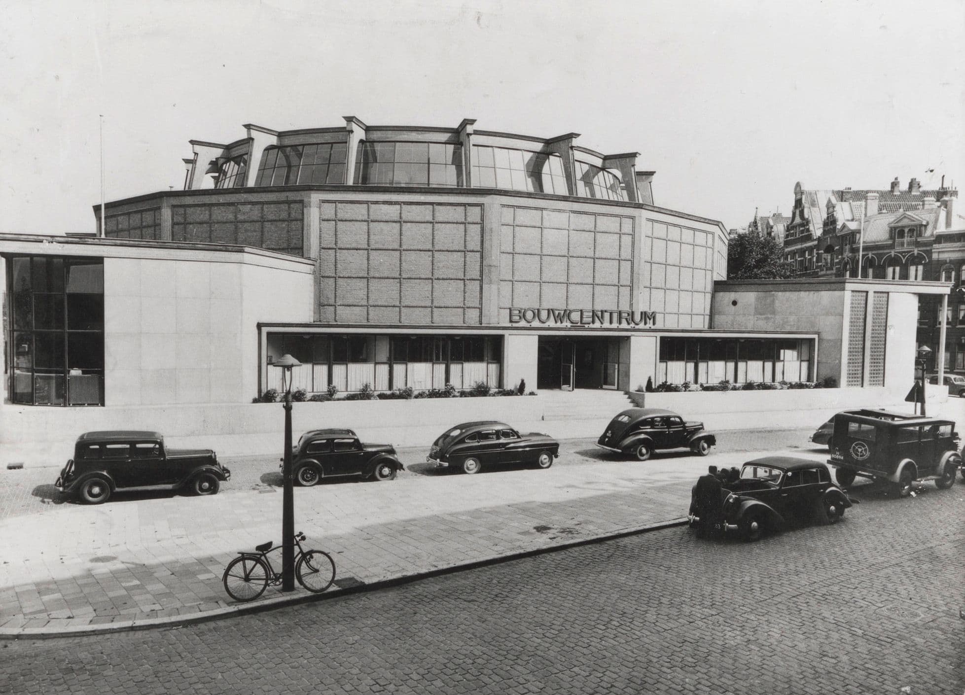 J. W. C. Boks. Bouwcentrum Rotterdam, exterior, 1946-1949. Photo C. van Weele. Collection Nieuwe Instituut, Archive BOKS ph54. © C. van Weele/MAI
