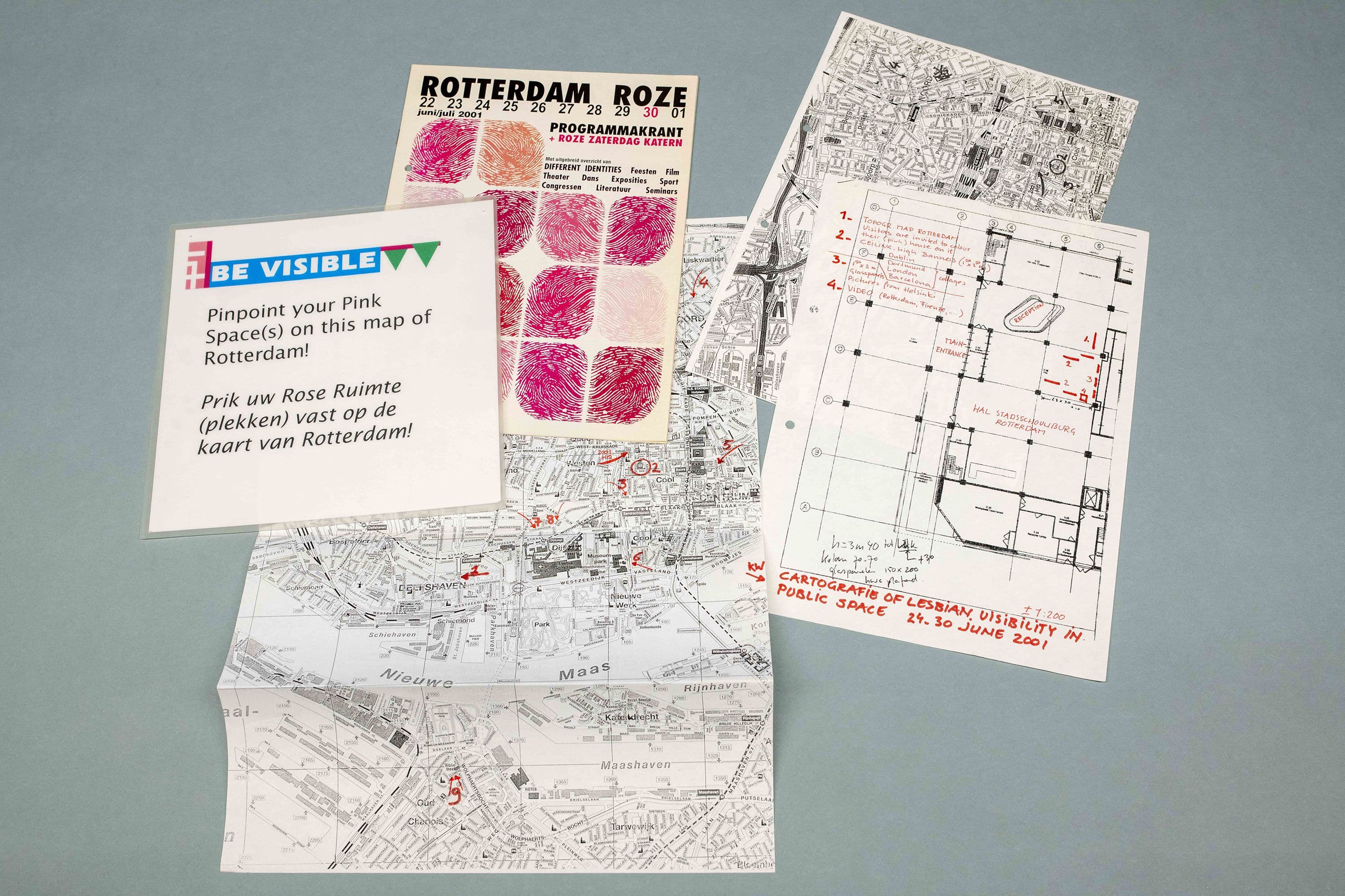 Stukken uit het dossier Pink Public Space, 2000-2001. Collectie Nieuwe Instituut, archief Stichting Vrouwen Bouwen Wonen. 