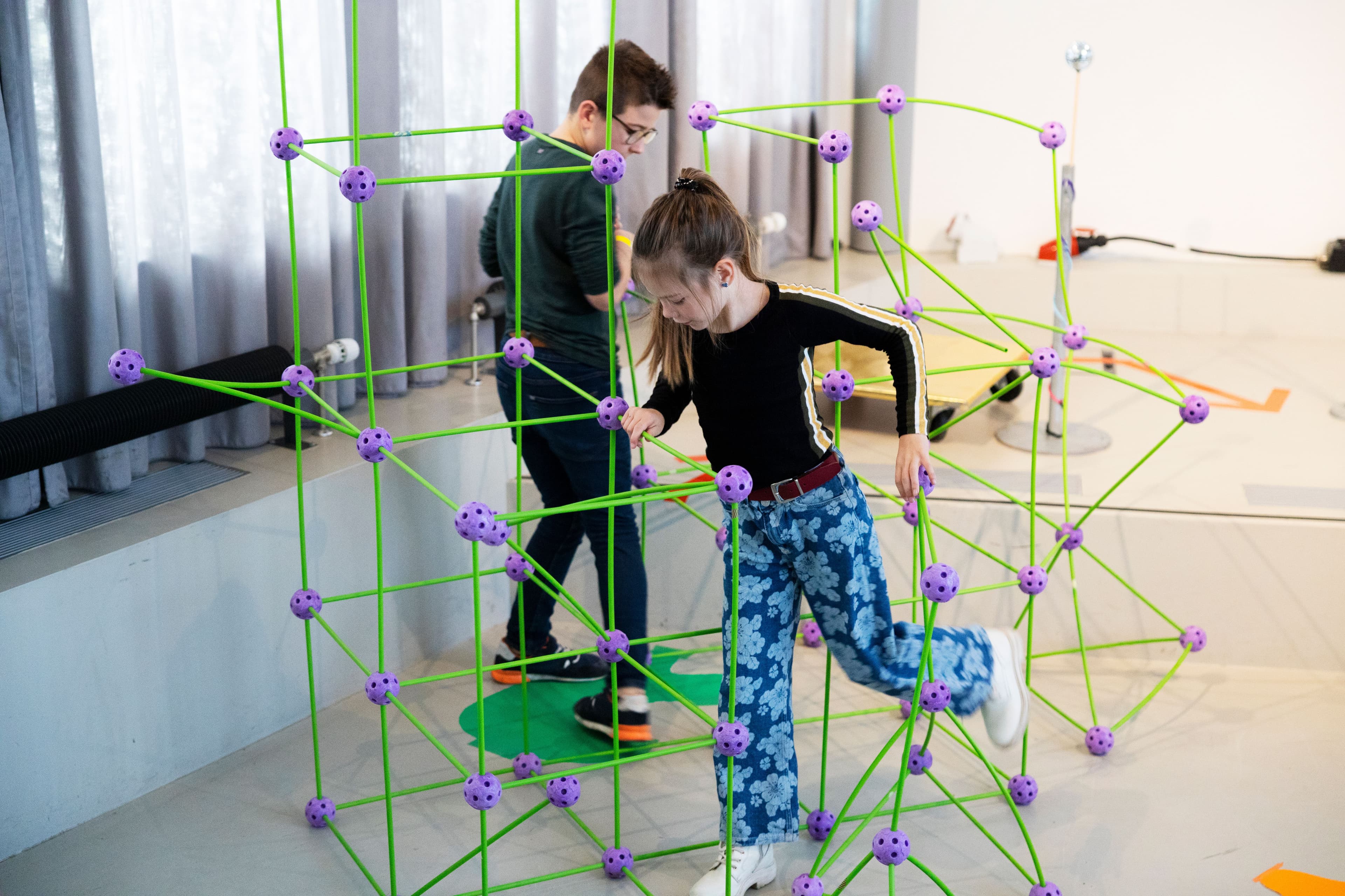 Workshop tijdens FamilieFest Zonneschijnfestijn in het Nieuwe Instituut. Foto: Florine van Rees.