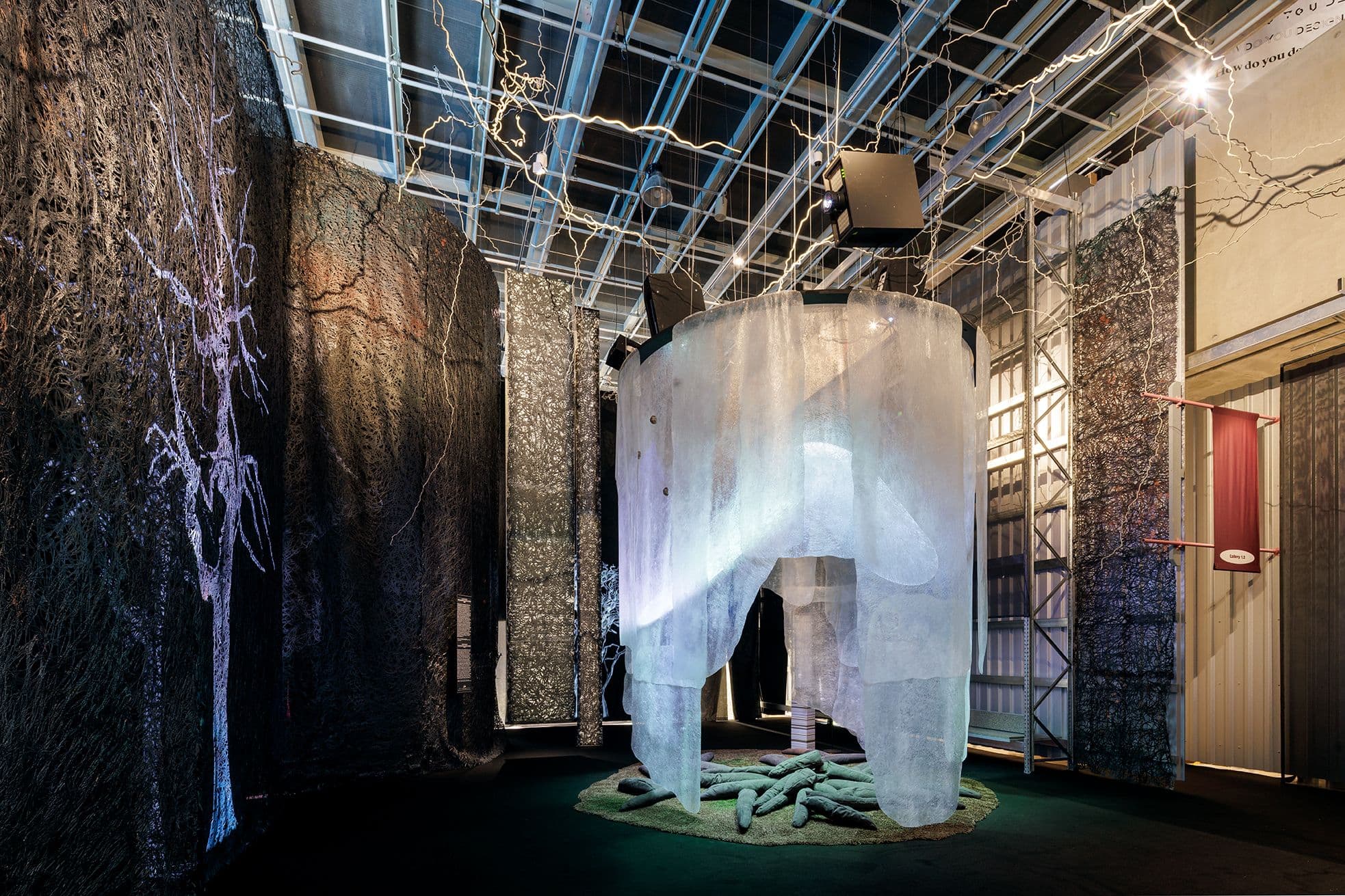 Curatoren Anna Tsing en Feifei Zhou. Foto Isa de Jong.