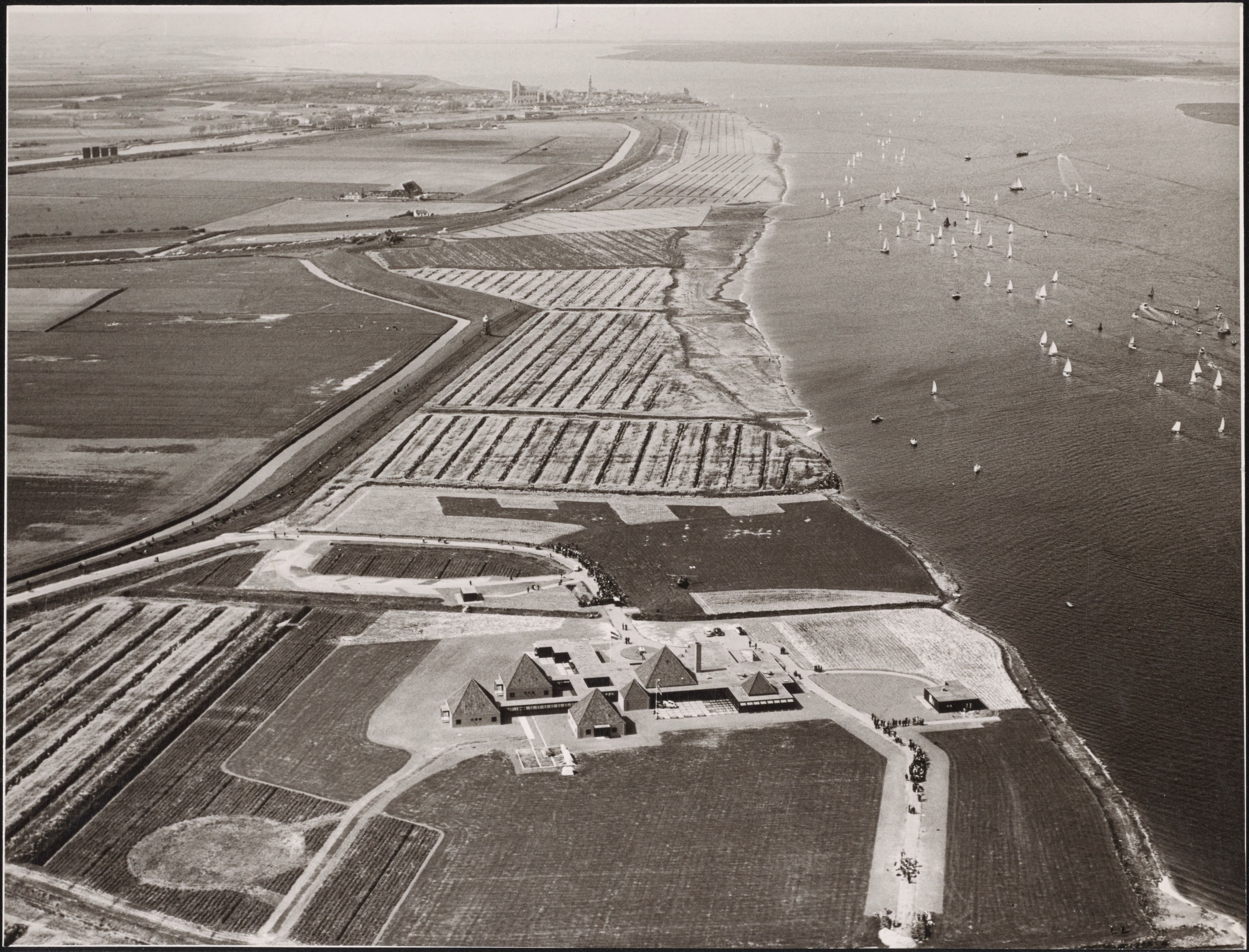 Arnemuiden, Zeeland, 1960s. Collection Nieuwe Instituut, Archive Onno Greiner