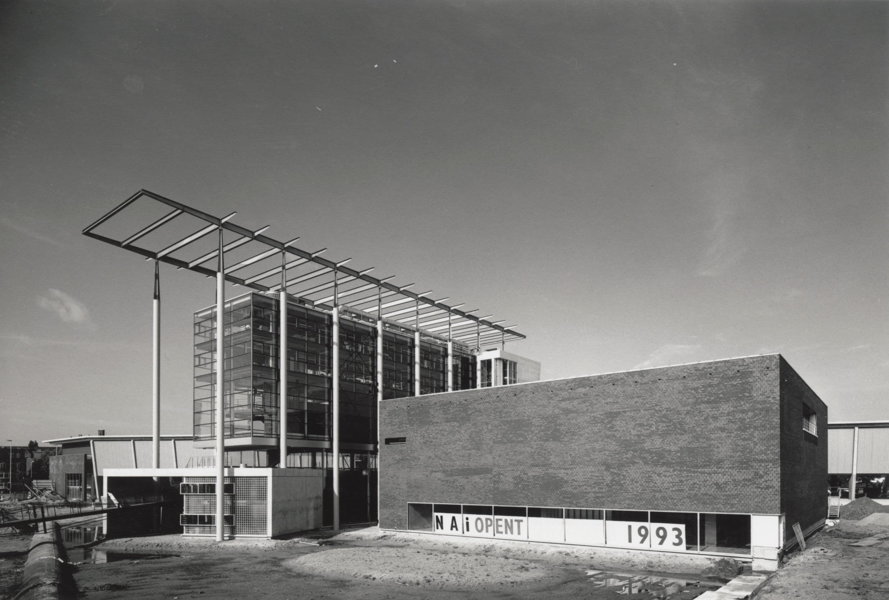 Het Nederlands Architectuurinstituut bij de oplevering in 1993. Foto Jannes Linders. Collectie Het Nieuwe Instituut, NAIN 3239. 