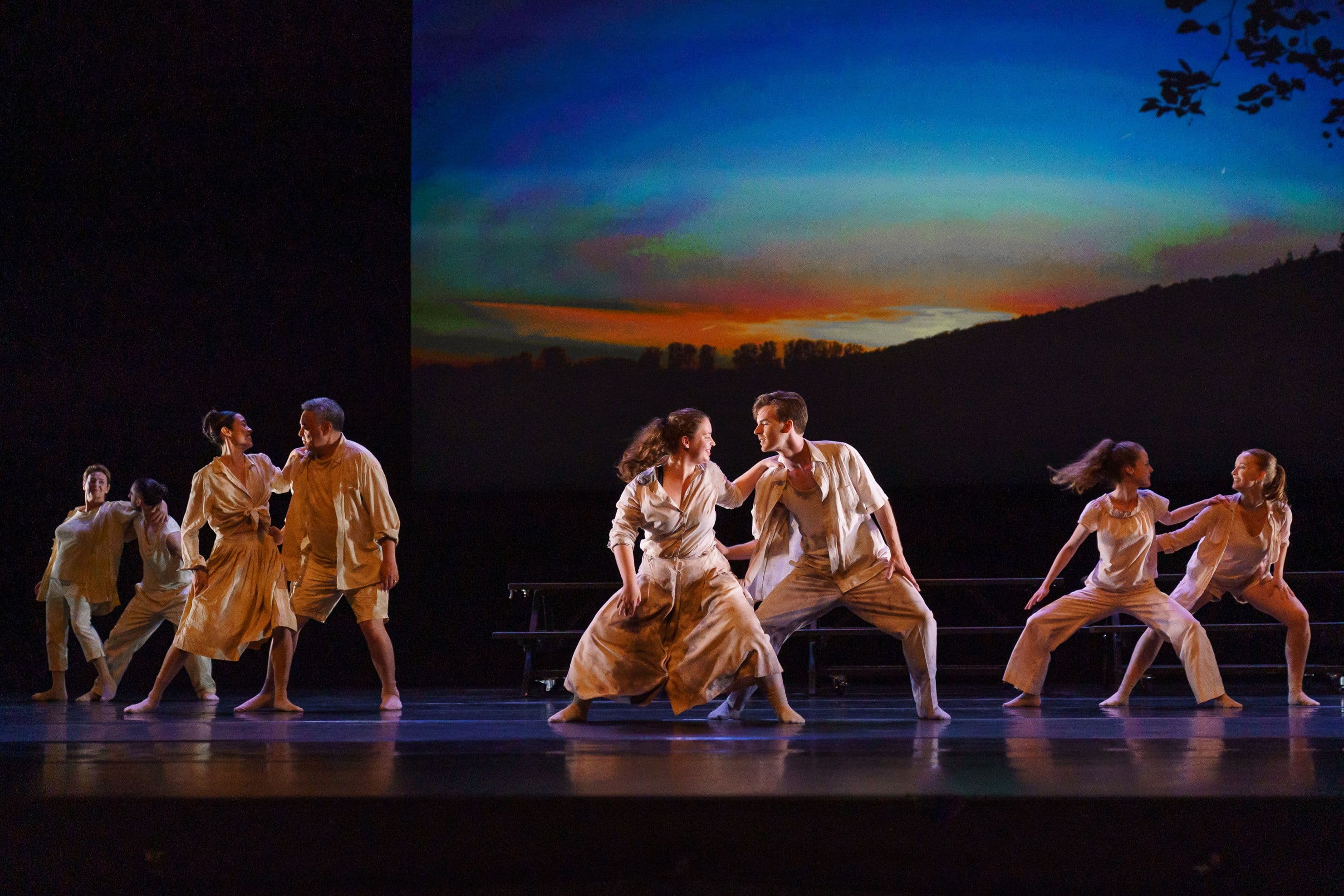 Introdans dancing. Photo: Sjoerd Dérine