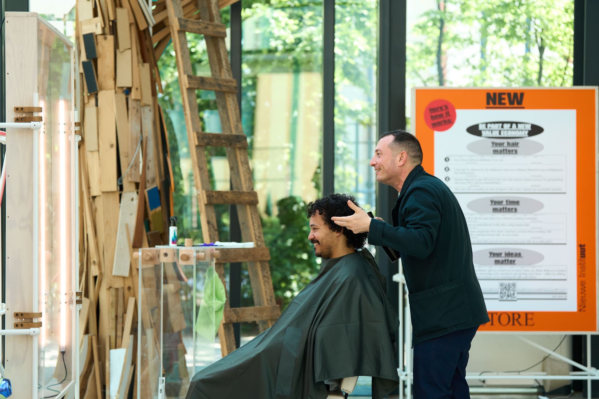 Alberto Fucci van Fucci Hair aan het werk in New Store 2.0. Foto: Giulia Virgara