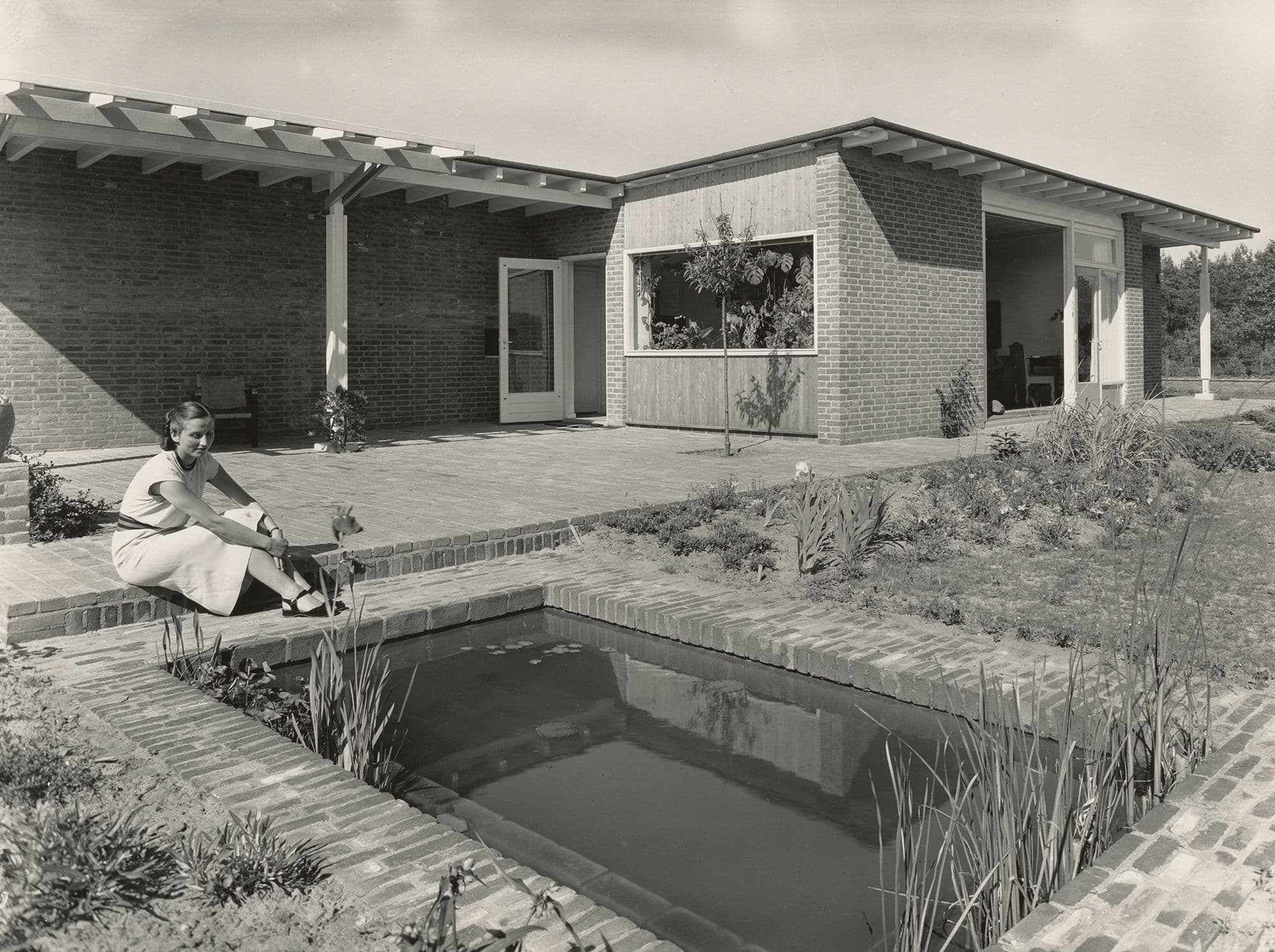 H. Salomonson. Woonhuis aan de Gortelseweg in Vaassen, in opdracht van J. Heyligers, 1951. Foto J. D' Oliveira / Nederlands Fotomuseum. Collectie Nieuwe Instituut, archief SALO f69