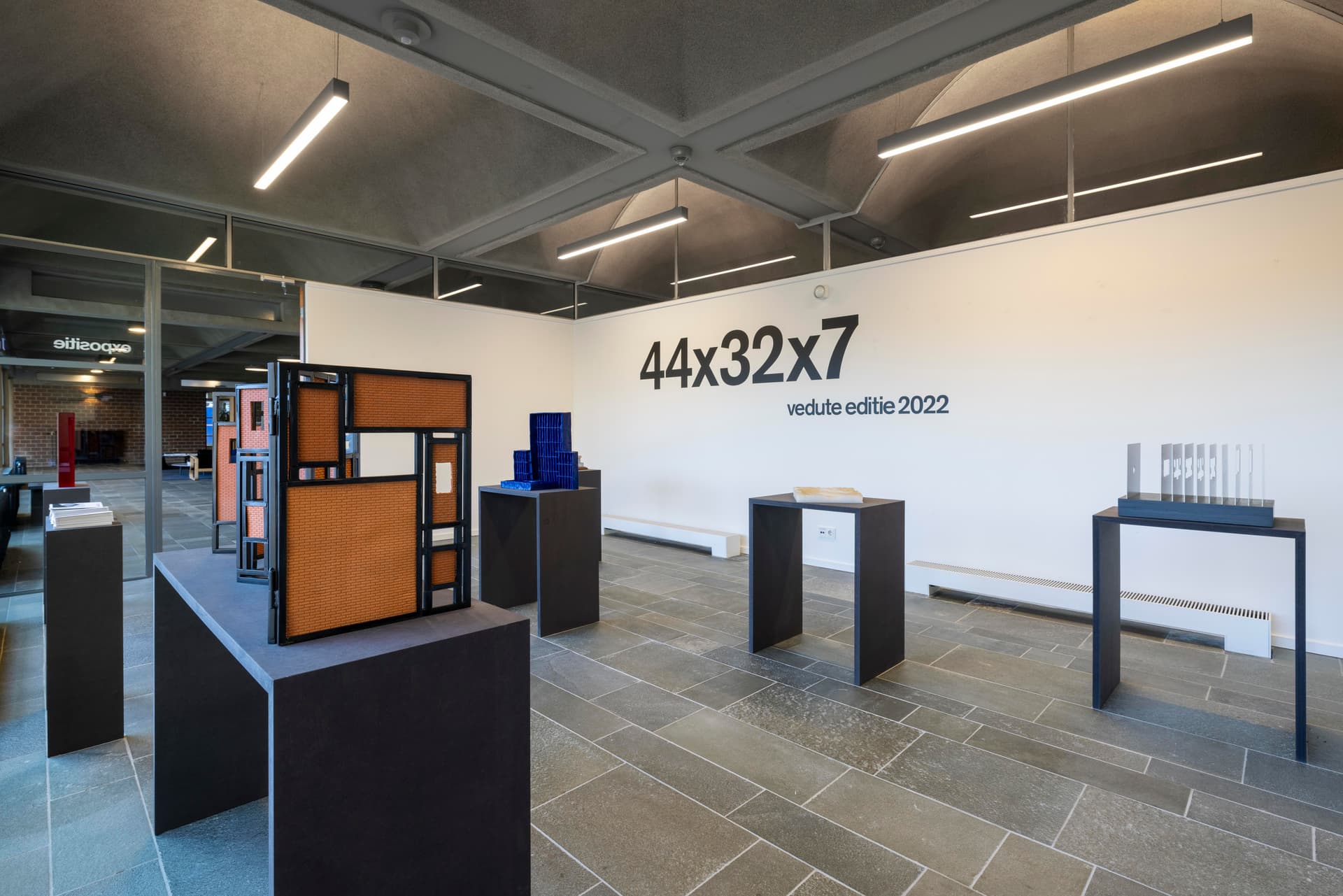 Een kleine tentoonstelling na de Salon van 2022-2023. De architectuurkenners hebben het geraden: we waren te gast in het door BPD mooi gerestaureerde Burgerweeshuis van Aldo van Eyck. 