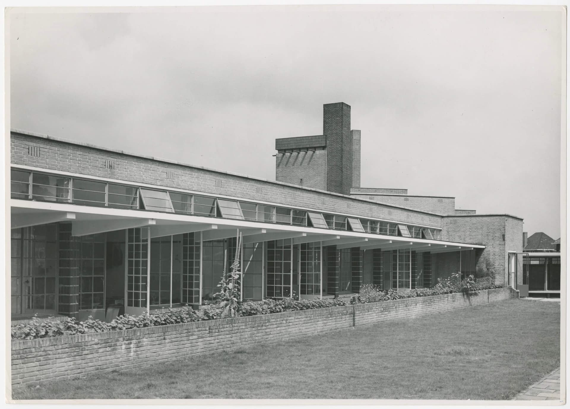 W. M. Dudok. Kindergarten Nienke van Hichtum, Hilversum, 1930. Collection Het Nieuwe Instituut, DUDO 93fm45  