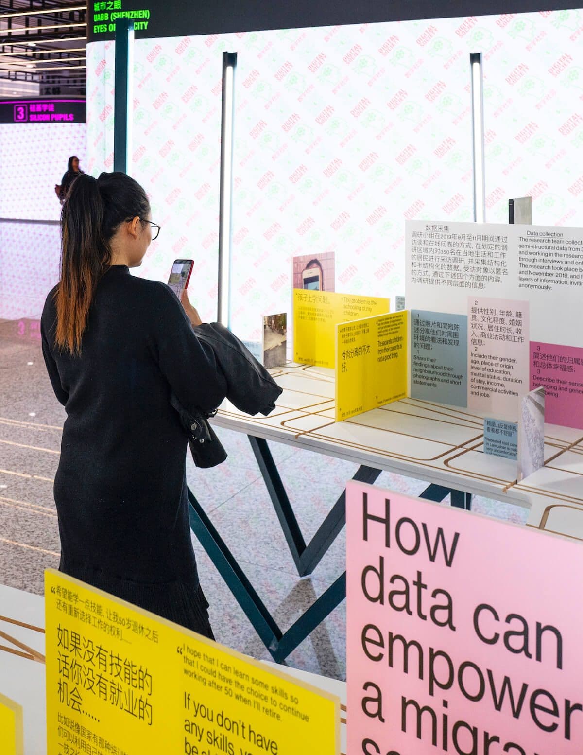 Dalang Fever 3: How Data Can Empower a Migrant Society tijdens de Bi-City Biennale of Urbanism\Architecture (UABB). Foto: Toon Koehorst.
