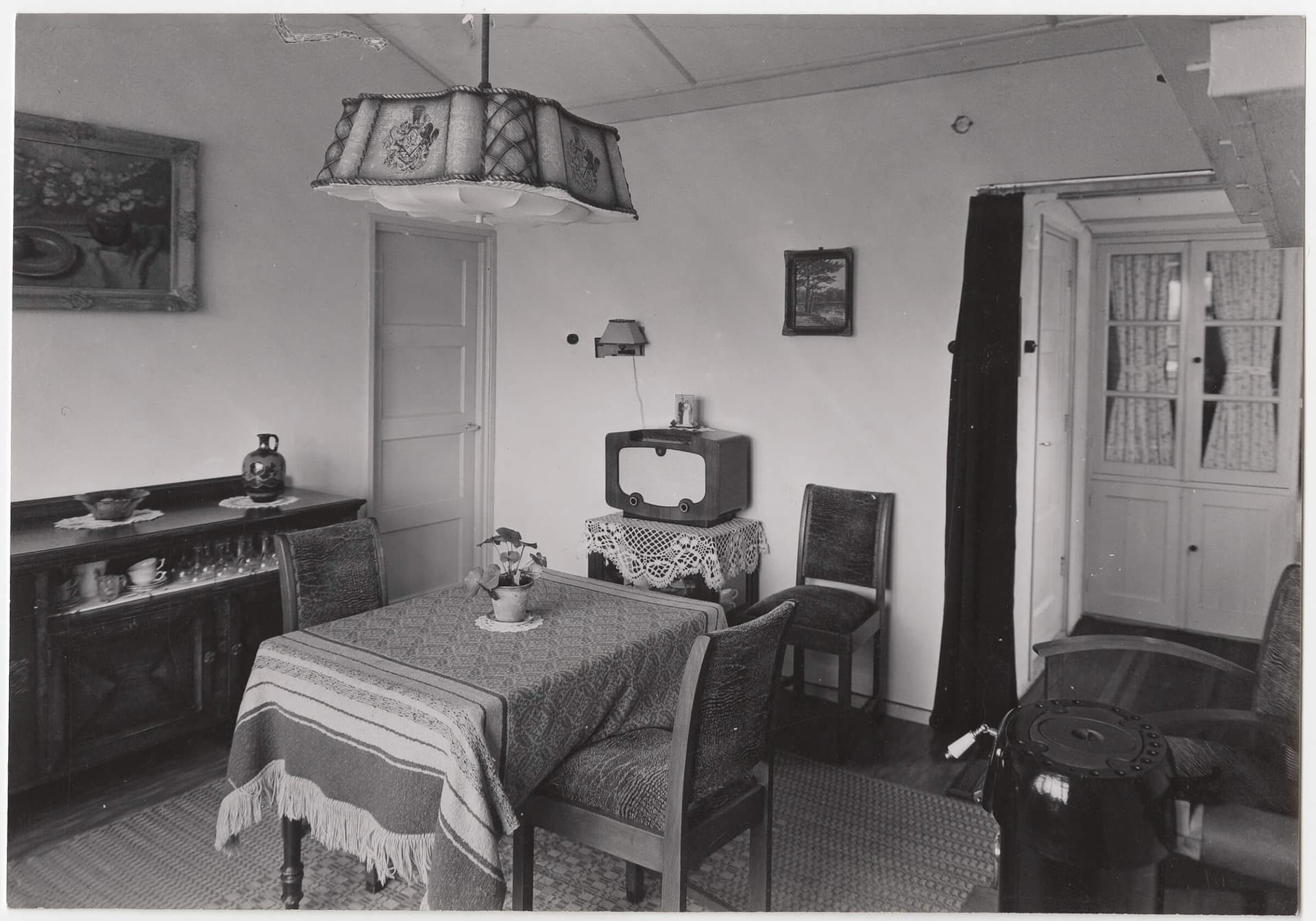 S. van Ravesteyn. Dienstwoningen van de Nederlandse spoorwegen, 1945. Collectie Het Nieuwe Instituut, RAVE ph92.2  