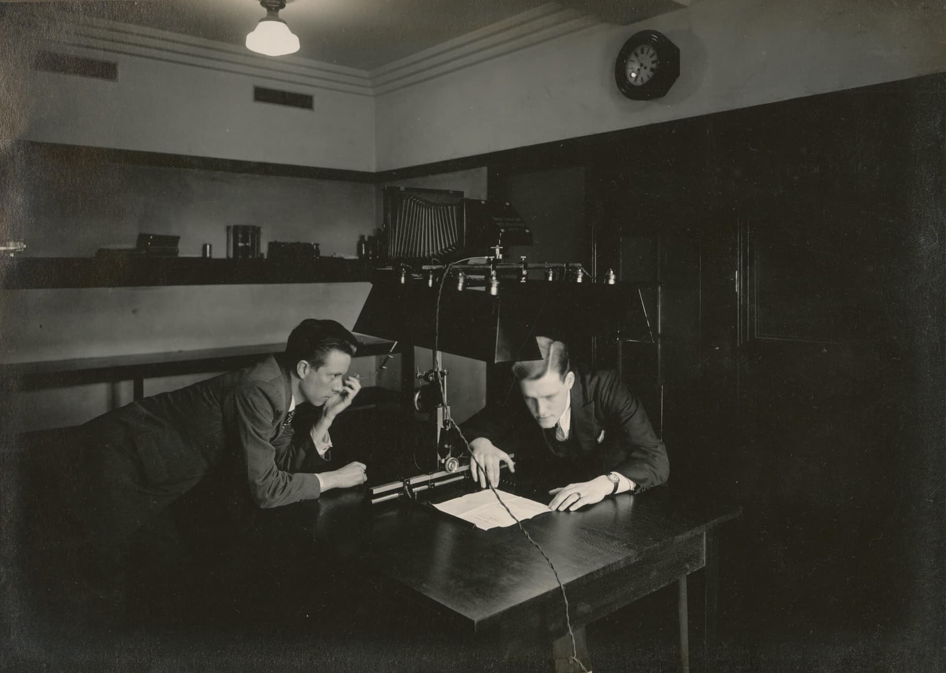 Photo room in the office building of the Nederlandse Handelmaatschappij in Amsterdam, by Karel De Bazel. Collection Het Nieuwe Instituut. BAZE 1504. 