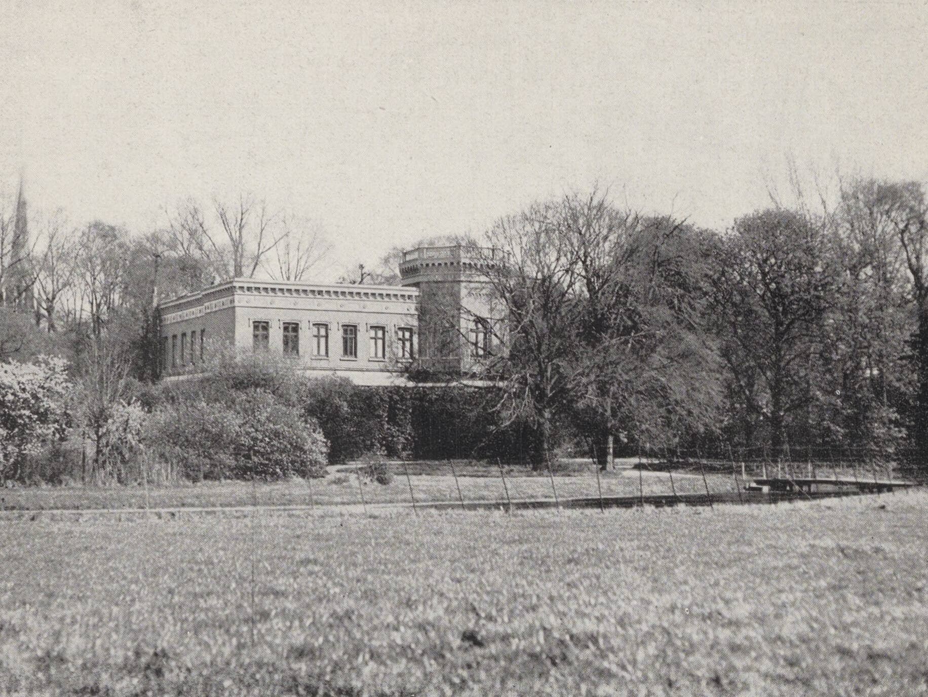 Villa Dijkzigt (ontworpen door J.F. Metzelaar), situatie ca. 1925. W.G. Witteveen, Het uitbreidingsplan voor het Land van Hoboken, Rotterdam, 1927, p. 10. Collectie Het Nieuwe Instituut, NIROV bibliotheek, 49.183