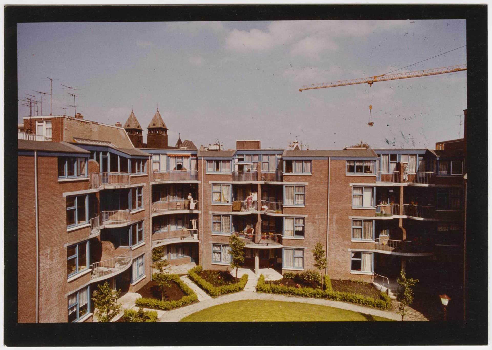  A.van Eyck, Th. Bosch, Bejaardenwoningen en dienstencentrum Rozenstraat, Amsterdam, CA. 1974. Opdrachtgever: Woningbouwvereniging Eigen Haard. Collectie Het Nieuwe Instituut, BOSC f52