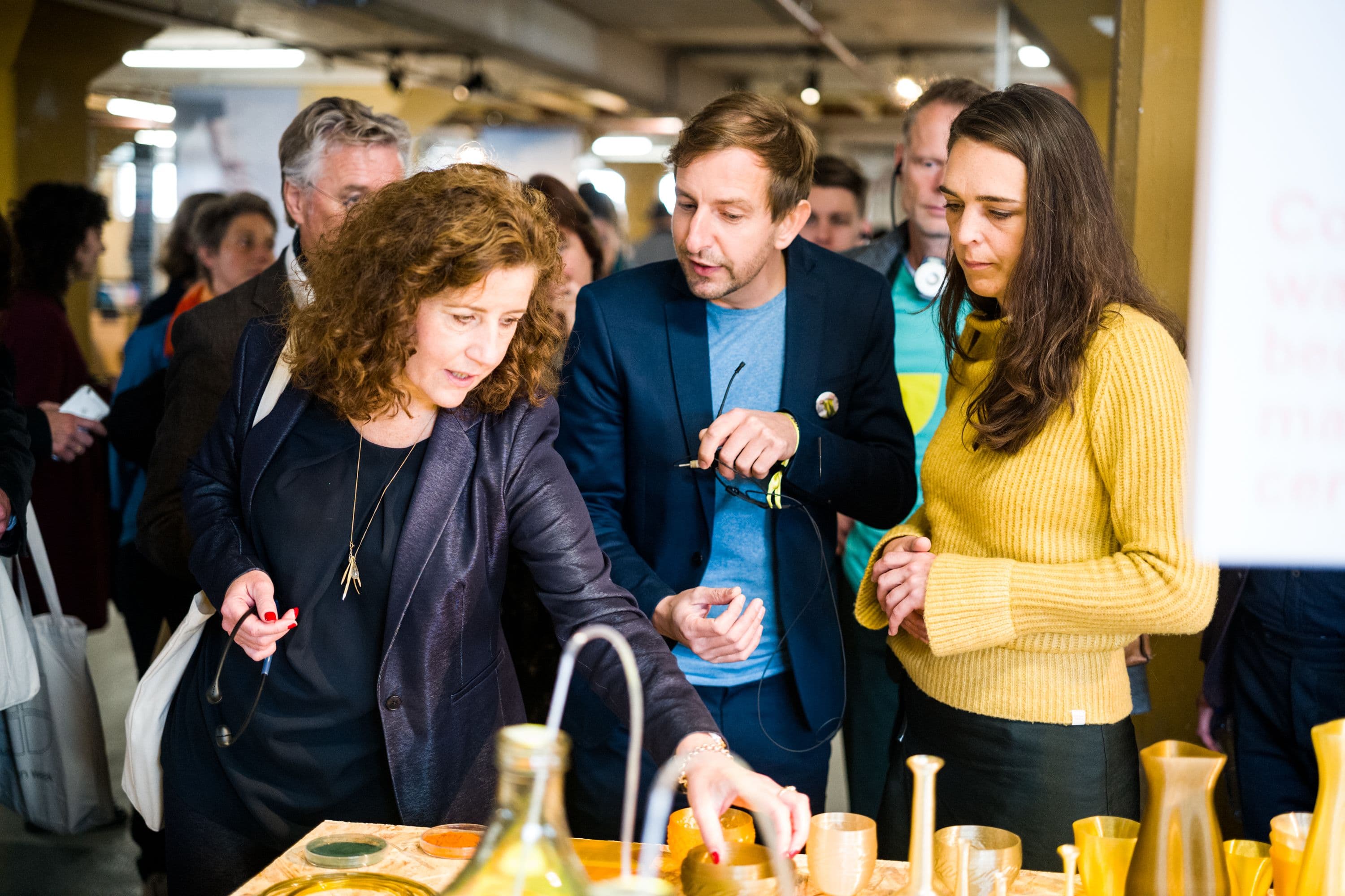 Minister Ingrid van Engelshoven bezoekt New Material Award 2018. Foto Boudewijn Bollmann 