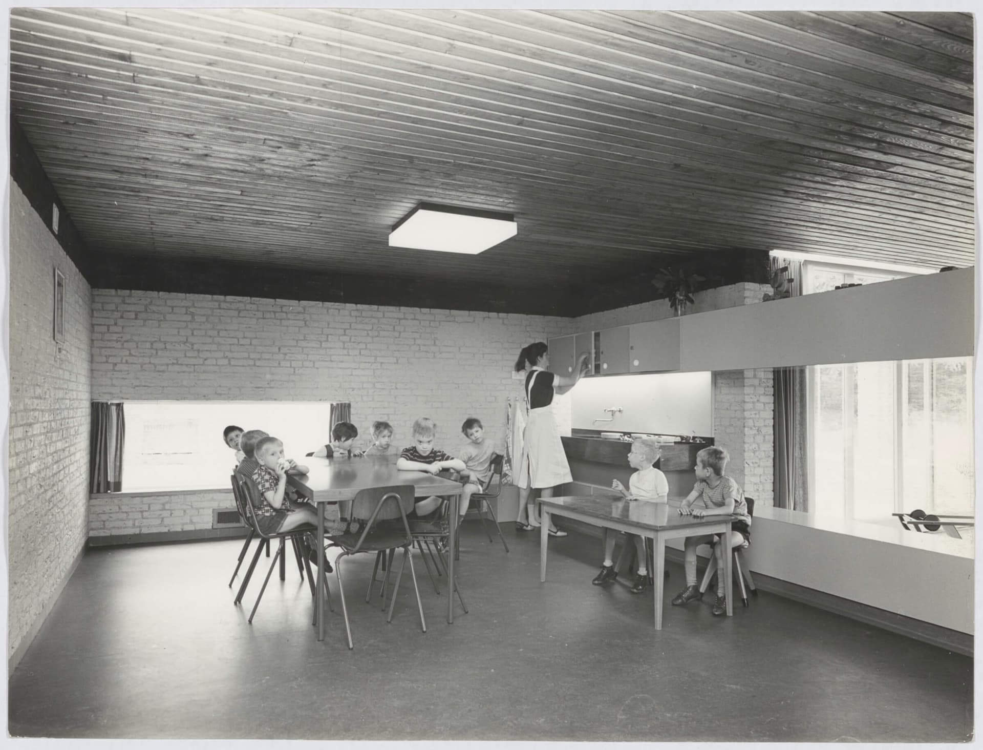 L. de Jonge, in collaboration with P. Nieuwveld. Institution of mentally disabled people 's Konings Jaght te Schaarsbergen', 1960. Collection Het Nieuwe Instituut, JONG 435 