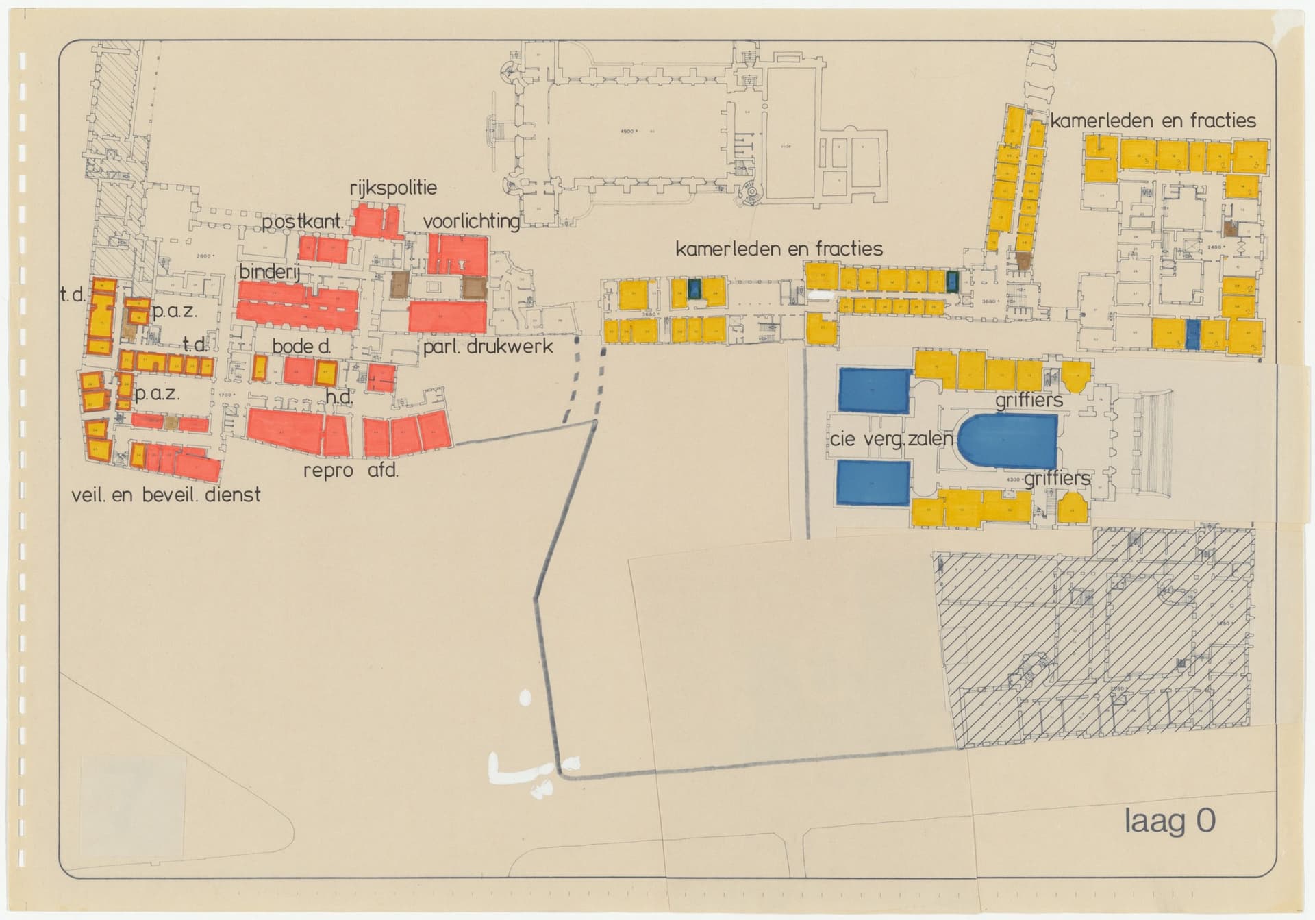 Diazotypieën werden tot in de jaren ’90 van de 20e eeuw gebruikt. Pi de Bruijn werkte met de diazotypie om bijvoorbeeld ruimtestudies te maken voor de indeling van de kantoren bij de nieuwbouw van de Tweede Kamer. Deze werden met stift ing… 