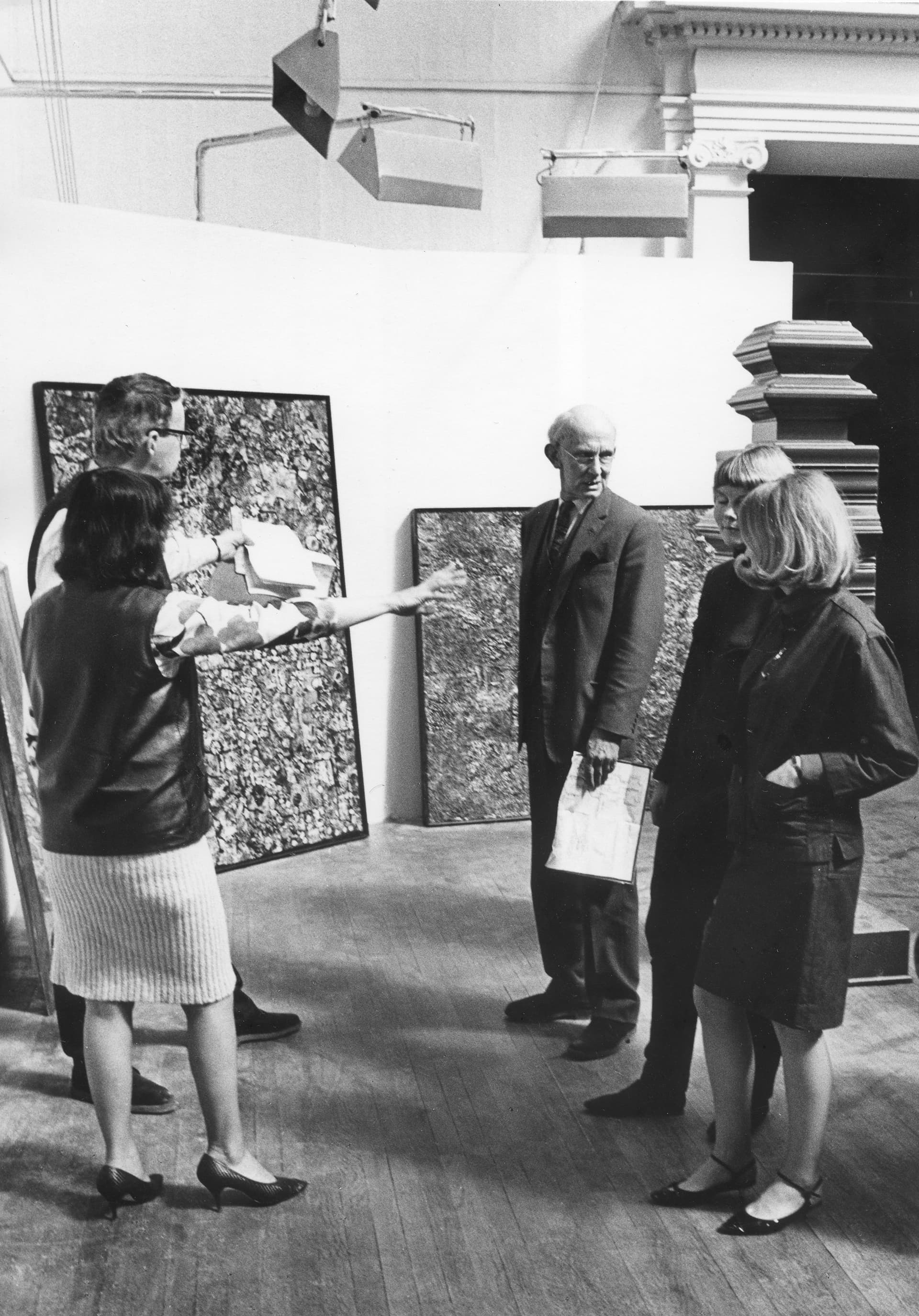 Alison Smithson (left), installing Painting & Sculpture of a Decade 54-64 exhibition, Tate Gallery, London, 1964. Photo by Bryan Hesseltine. Smithson Family Collection. 