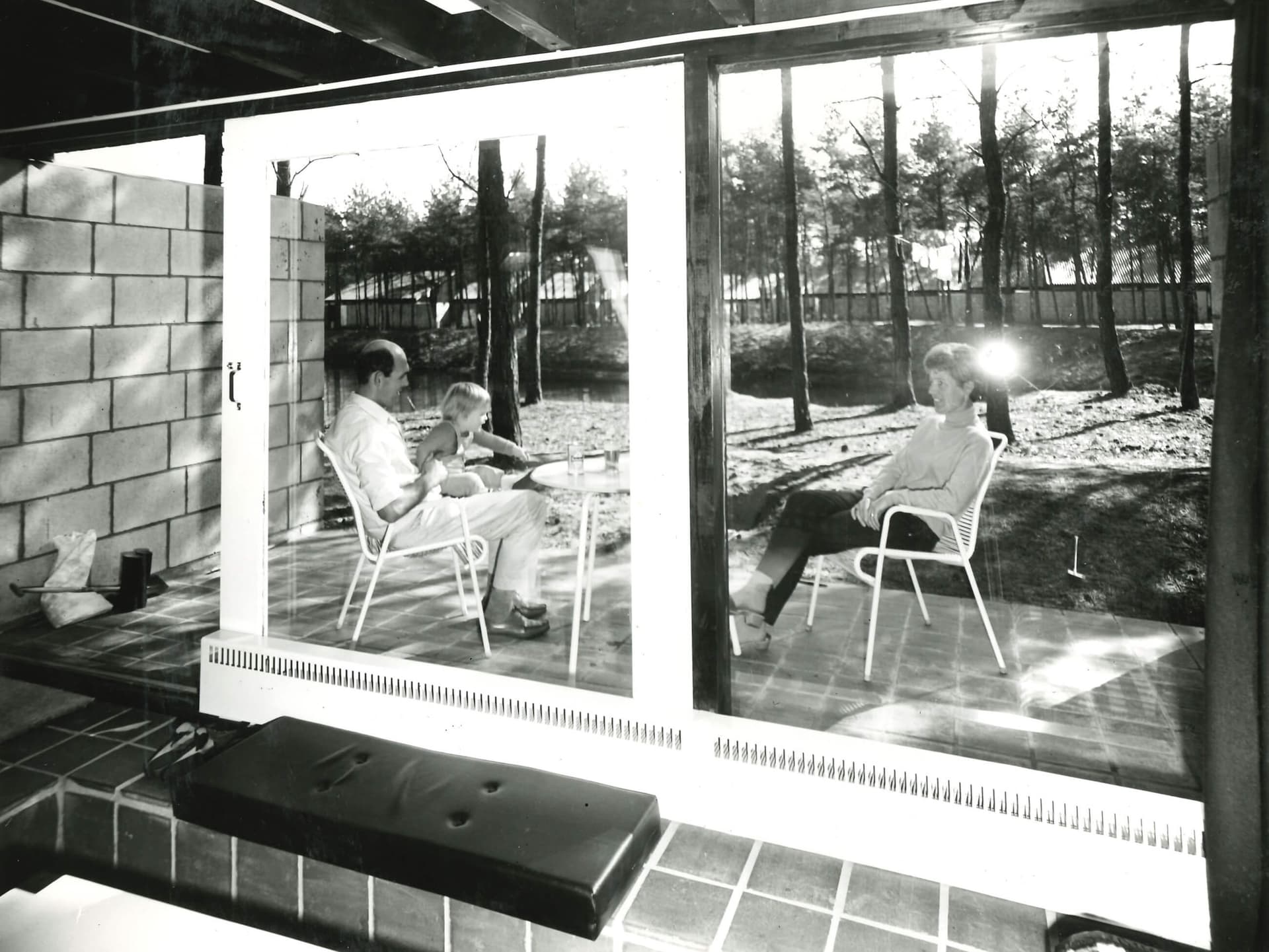 Jan Vrijhof, interieur van vakantiehuisje op het 5-sterren De Lommerbergen, Zuid Limburg. In opdracht van Sporthuis Centrum, 1968. Collectie Broekbakema. 